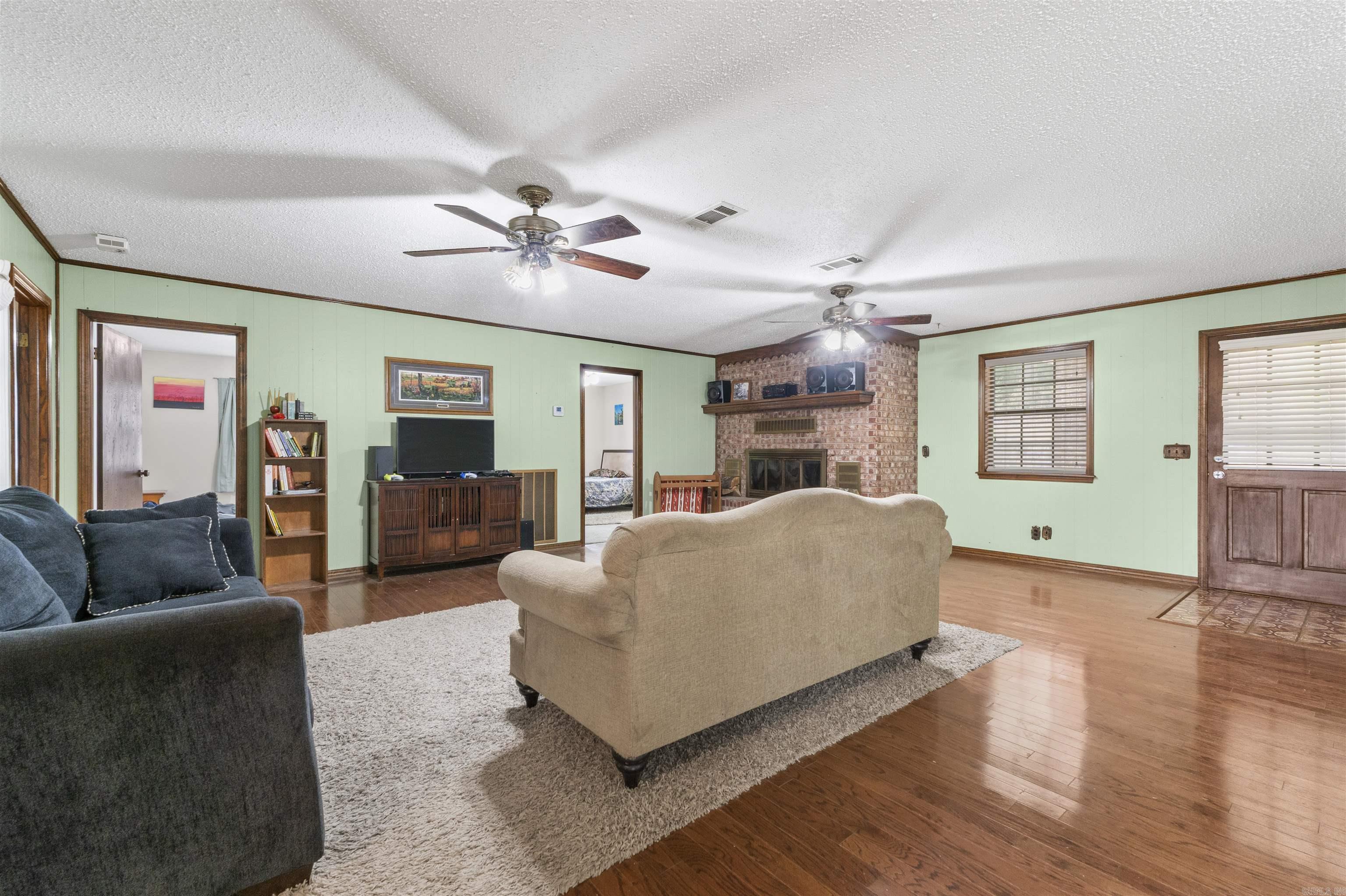 7665 Market Property Photo 4