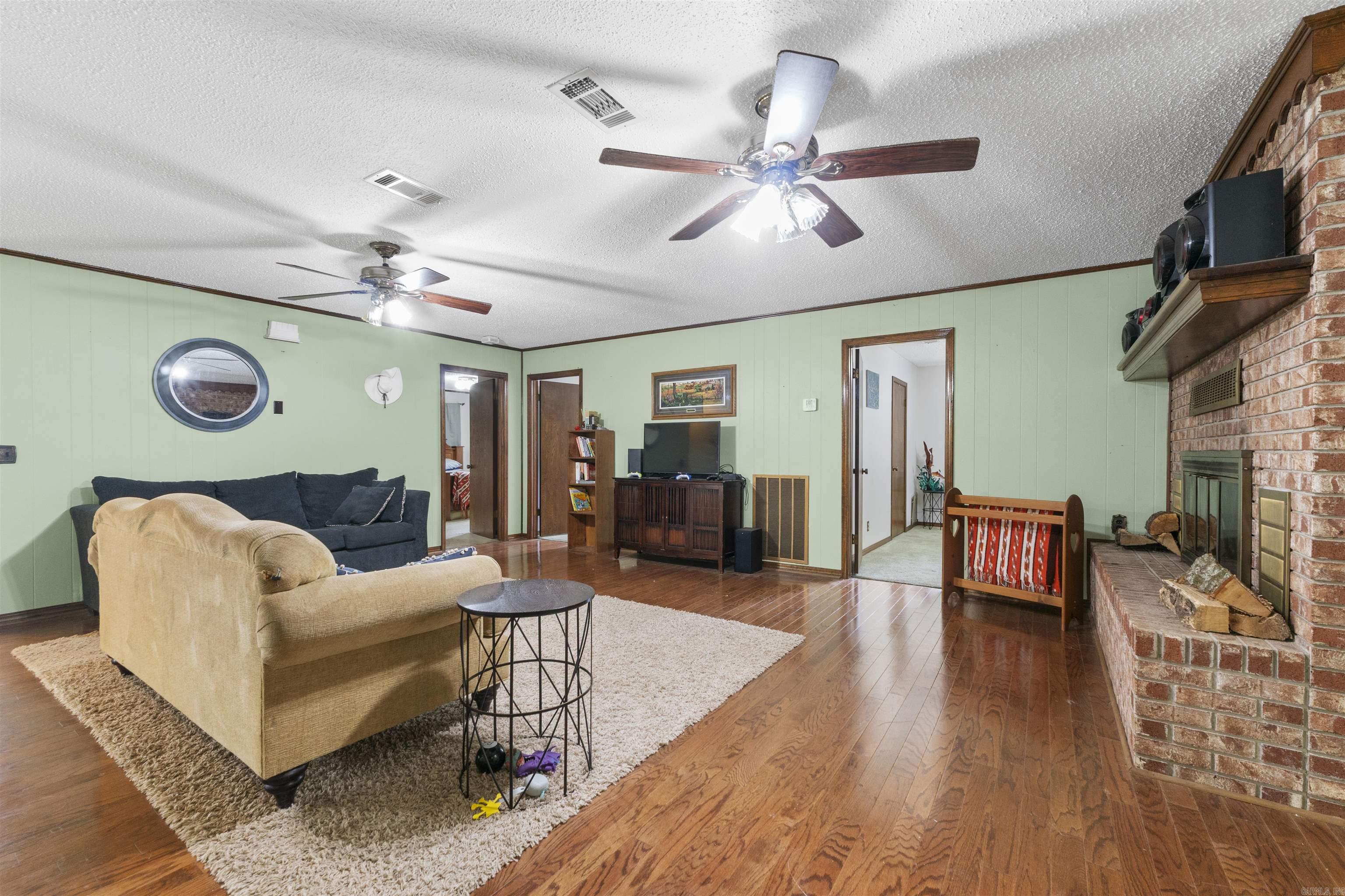 7665 Market Property Photo 5