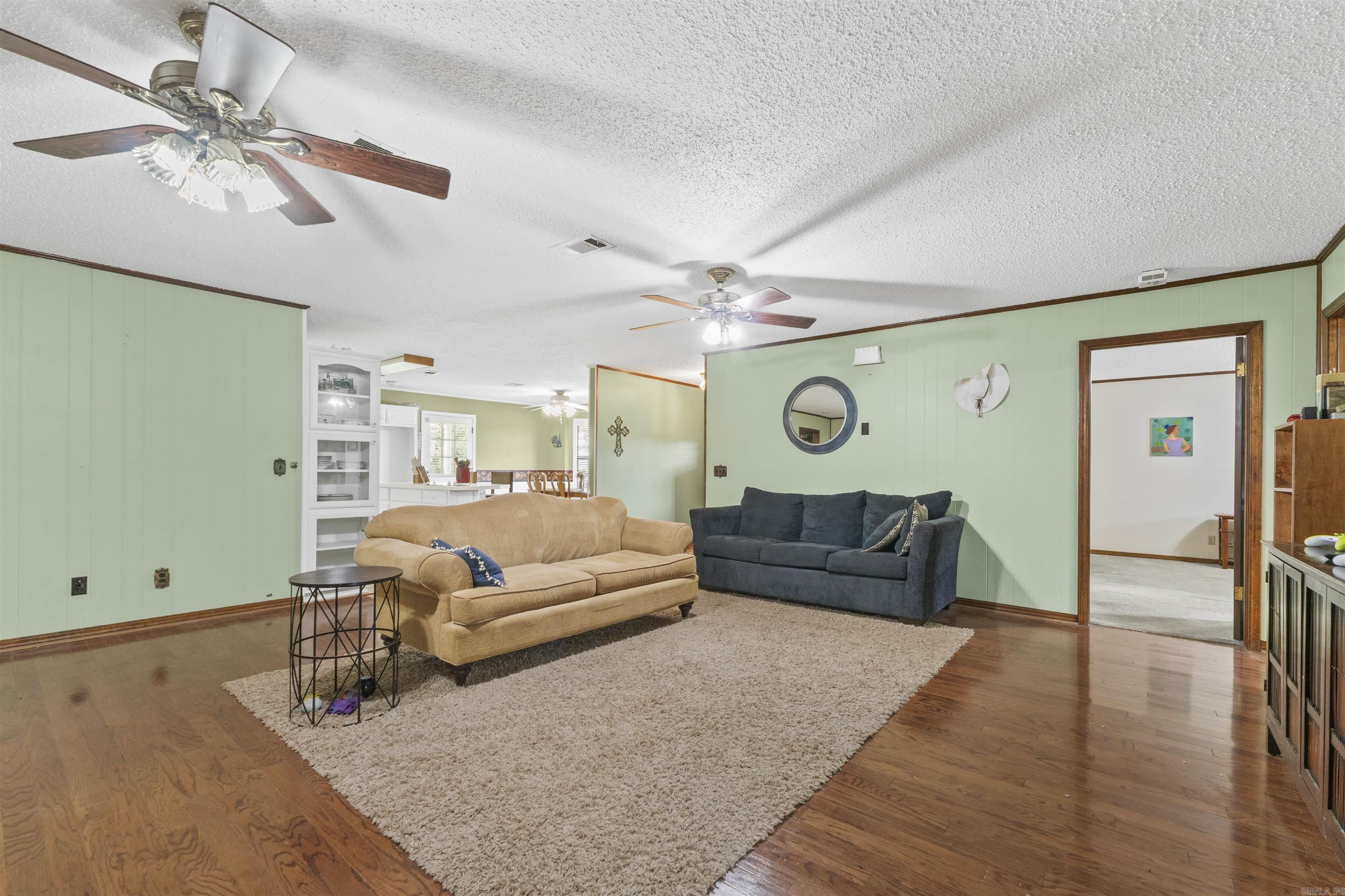 7665 Market Property Photo 7