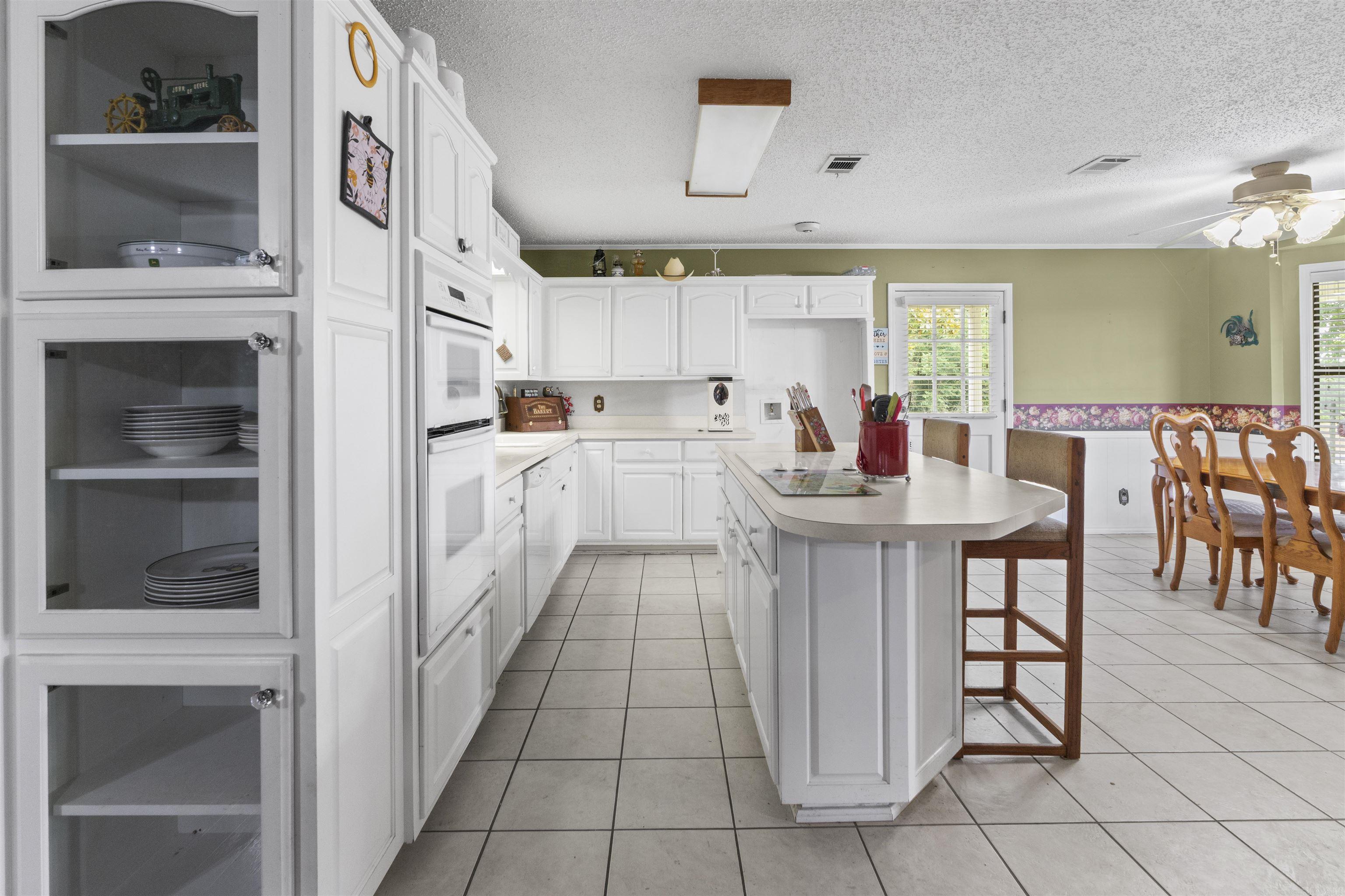 7665 Market Property Photo 9
