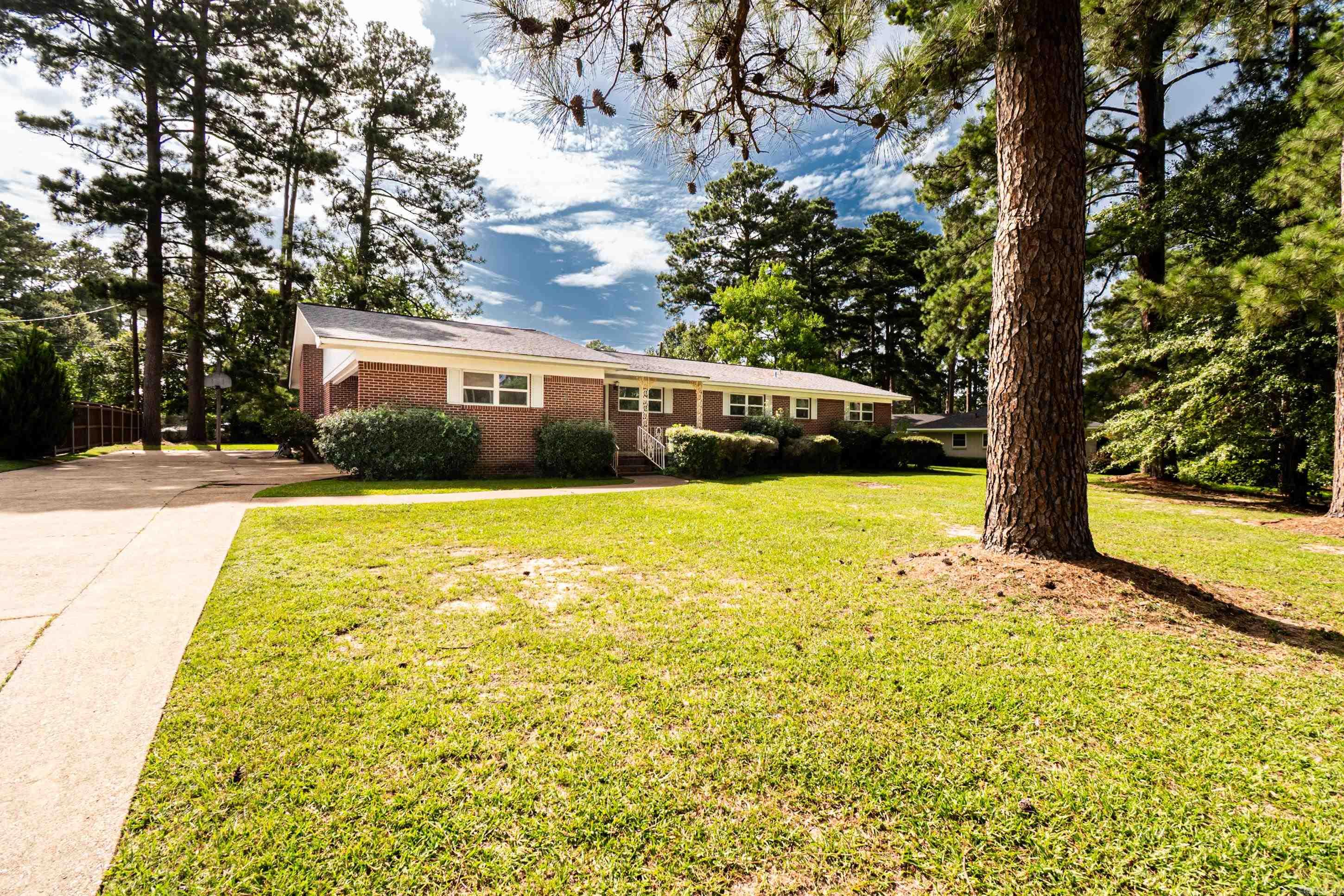 1717 Pineview Property Photo 1