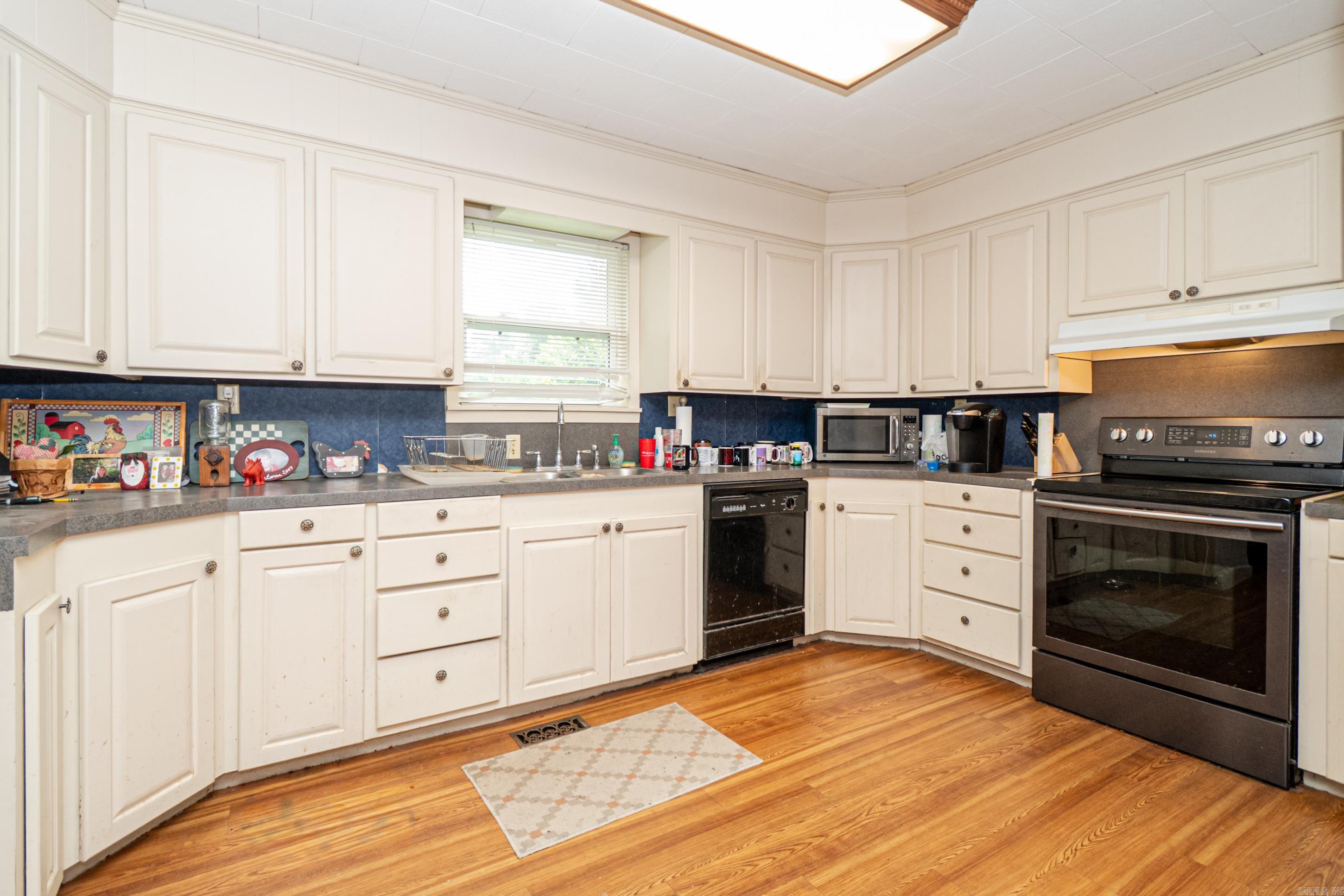 1717 Pineview Property Photo 5