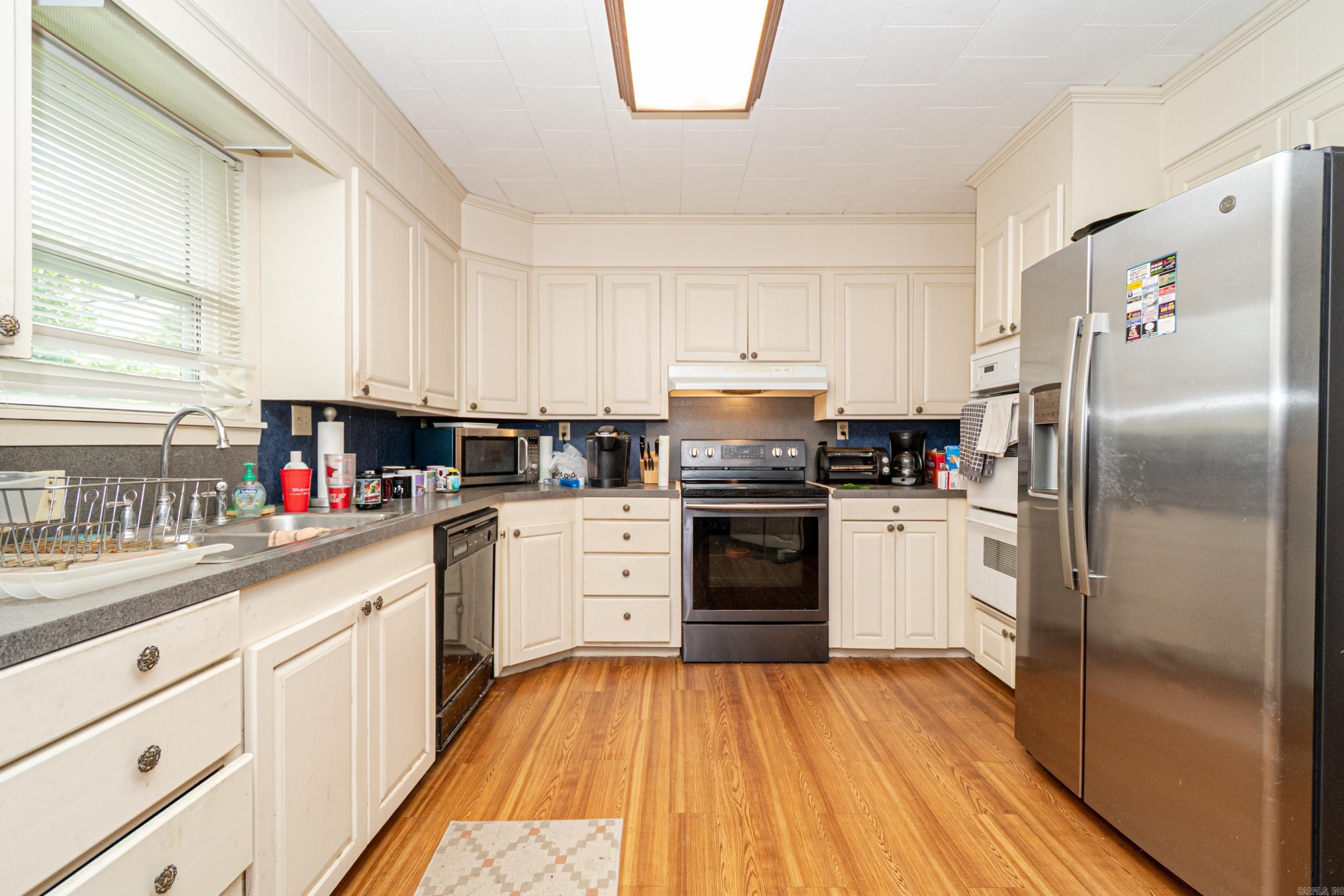 1717 Pineview Property Photo 6