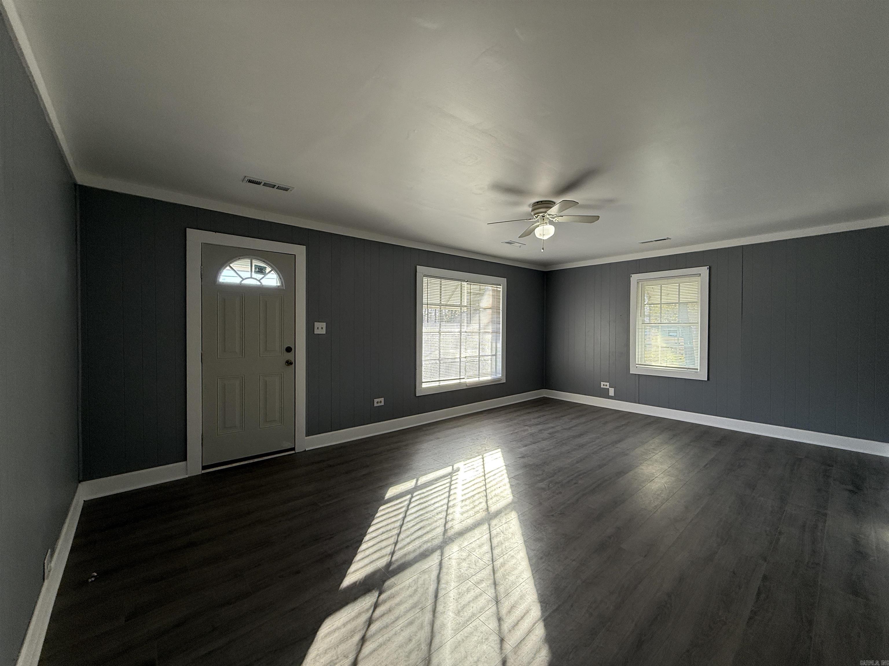 404 Elm Street Property Photo 2