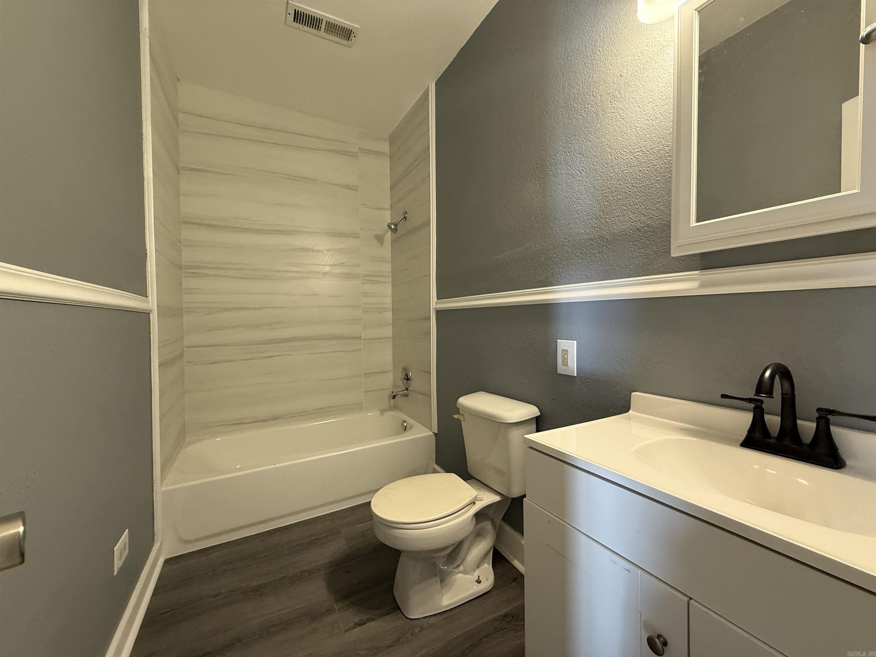 404 Elm Street Property Photo 6