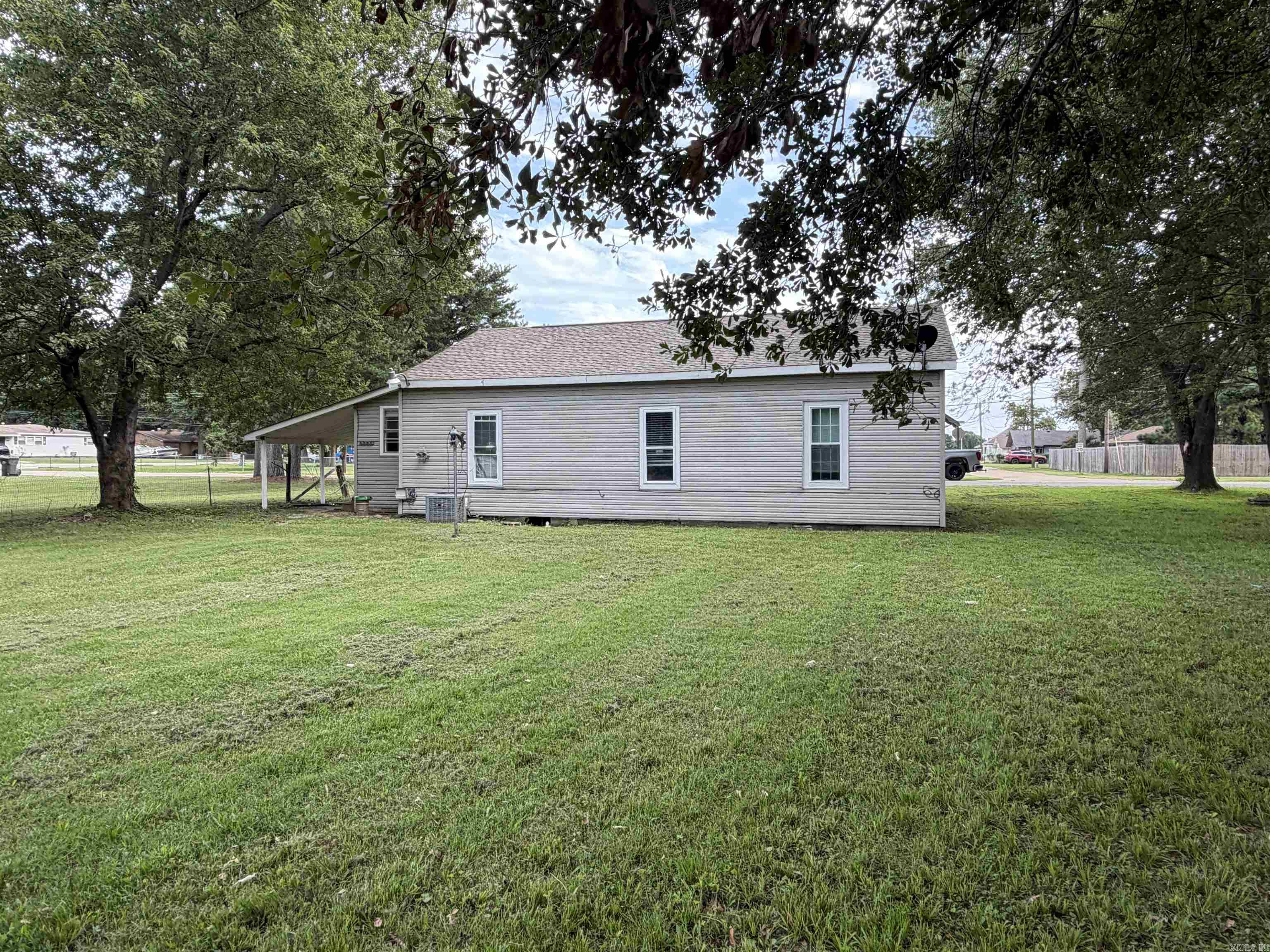 404 Elm Street Property Photo 18