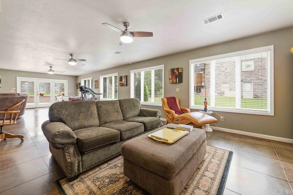 1010 Huntington Place Property Photo 31