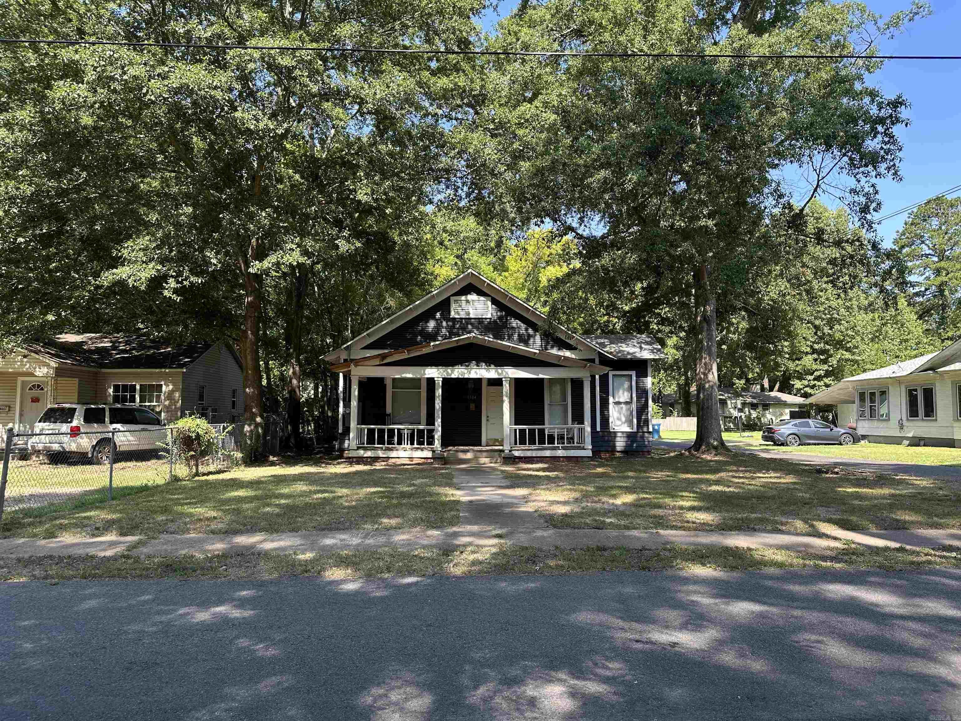 1104 School Street Property Photo 4