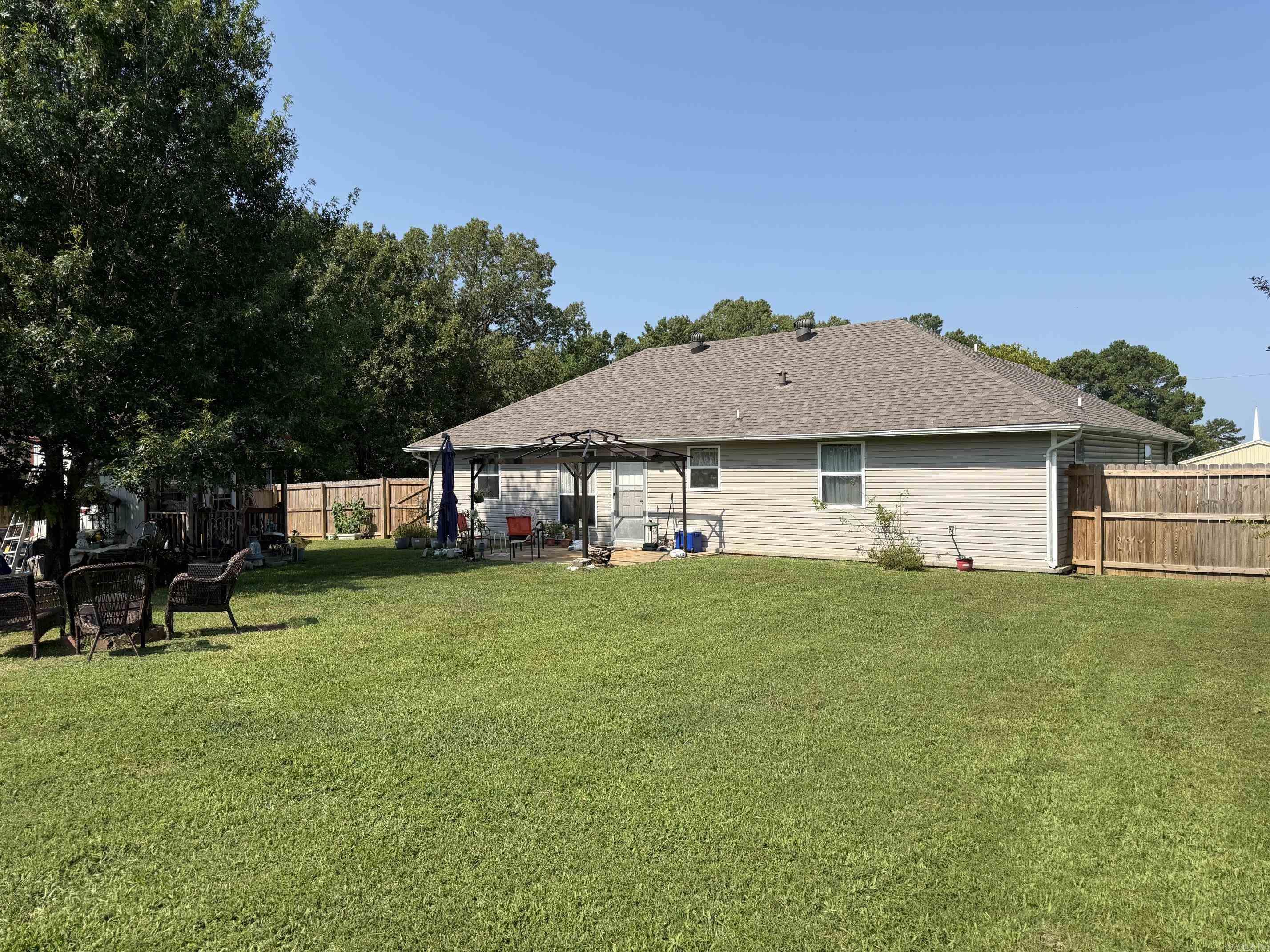 409 Atoka Property Photo 4