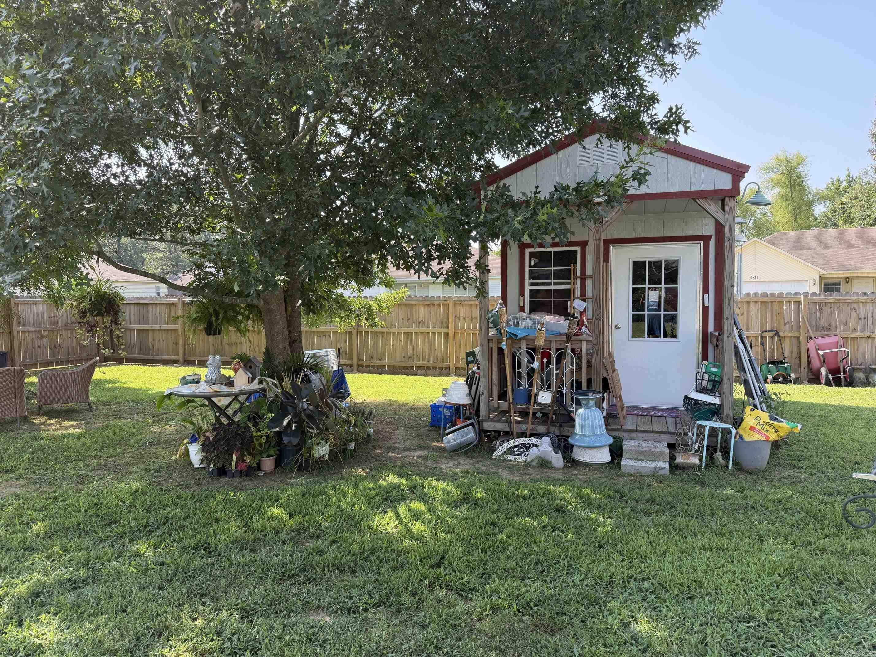 409 Atoka Property Photo 8