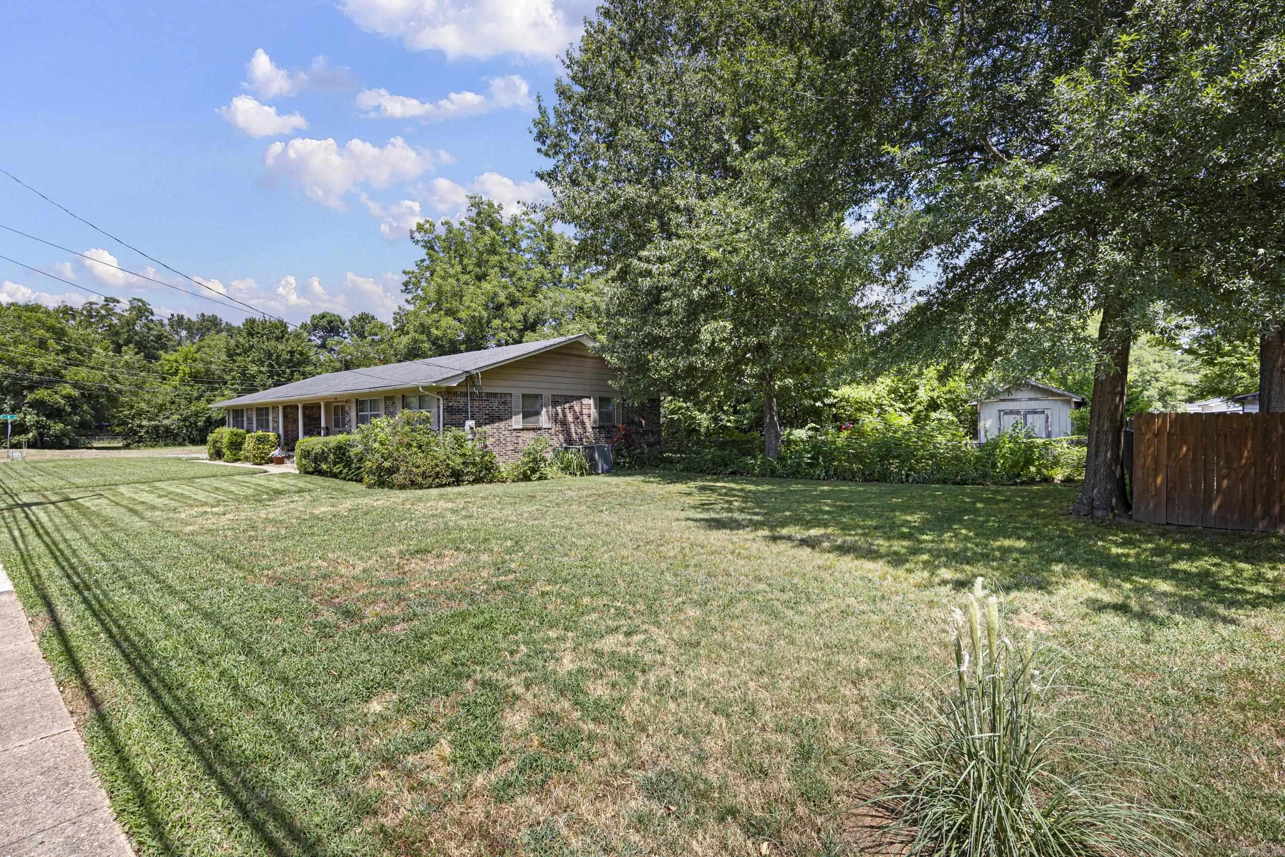 1010 N Detroit Avenue Property Photo 2