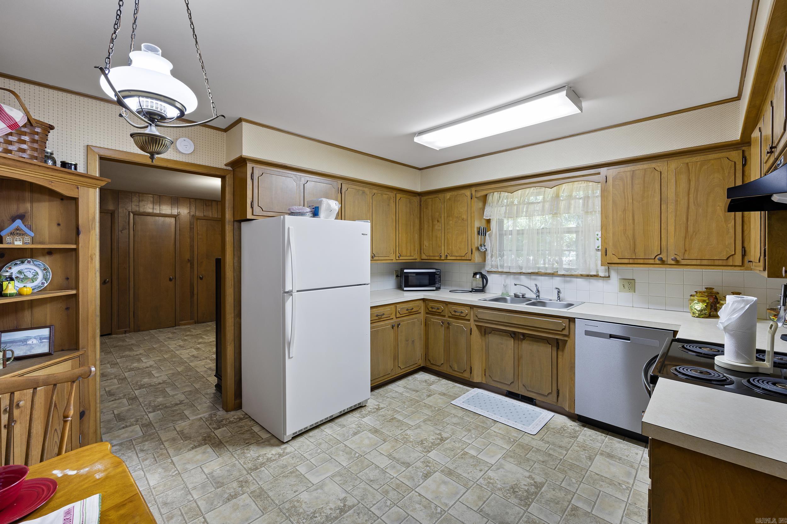 1010 N Detroit Avenue Property Photo 5