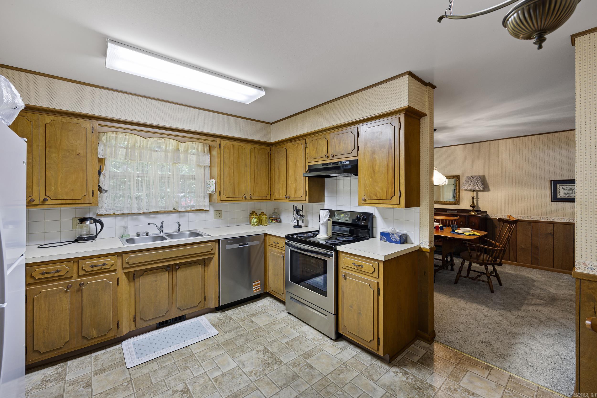 1010 N Detroit Avenue Property Photo 6