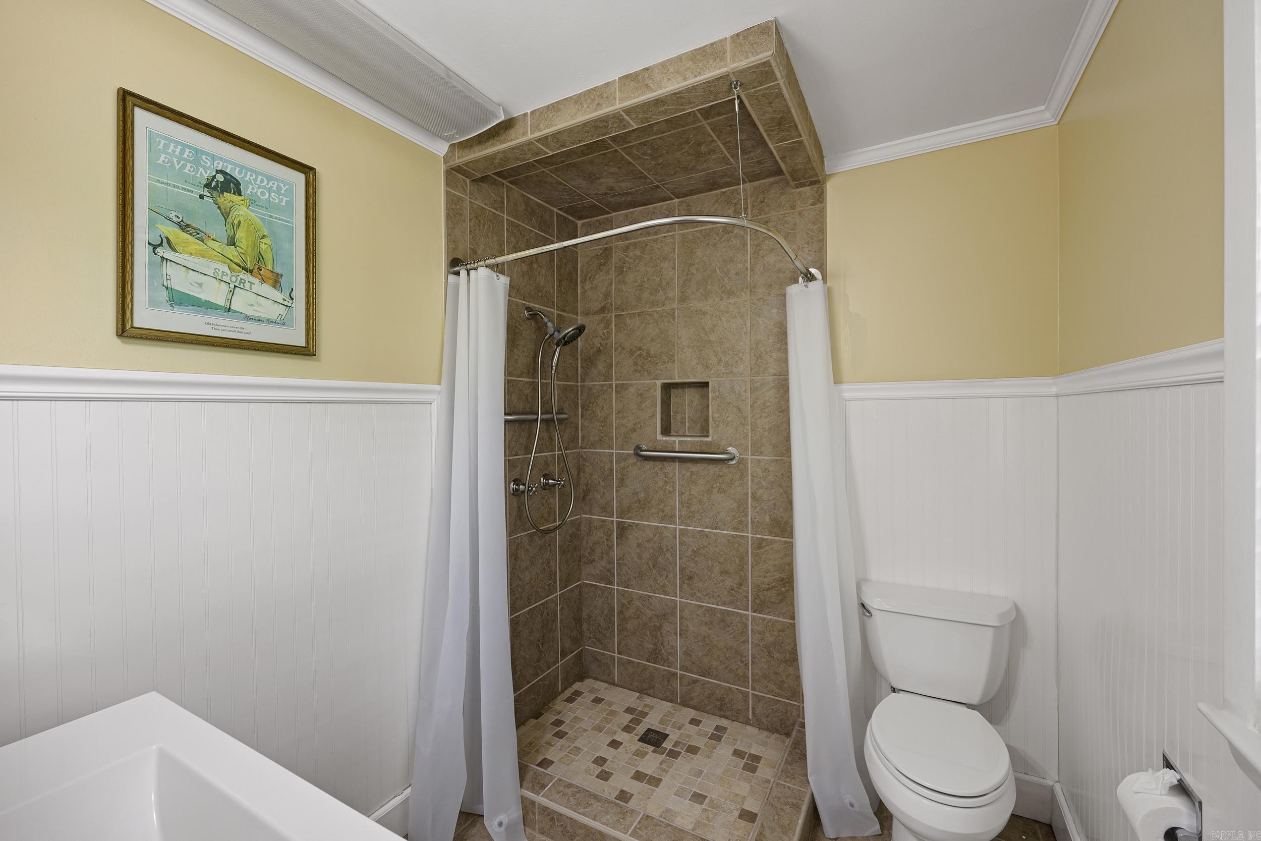 1010 N Detroit Avenue Property Photo 9