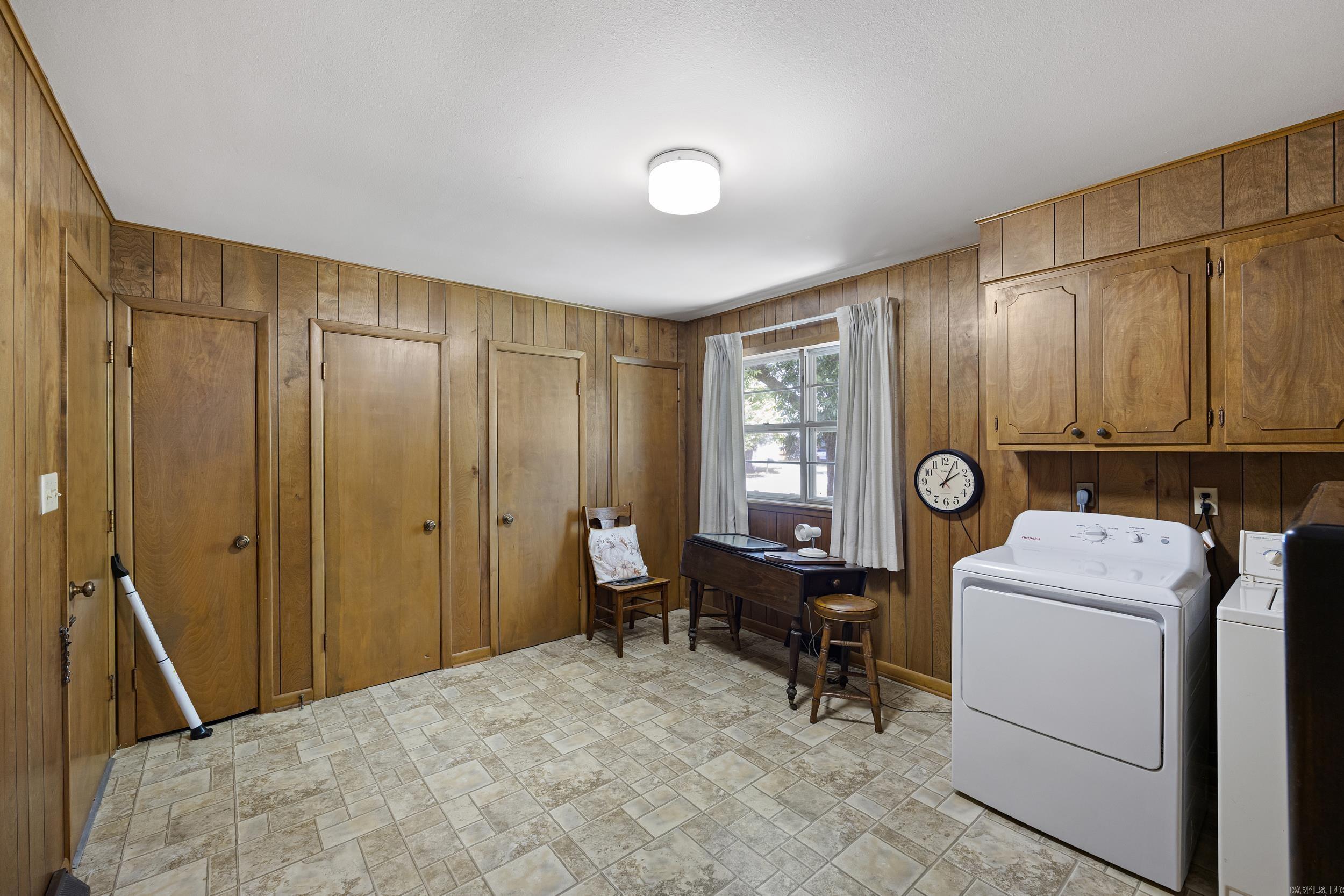 1010 N Detroit Avenue Property Photo 14