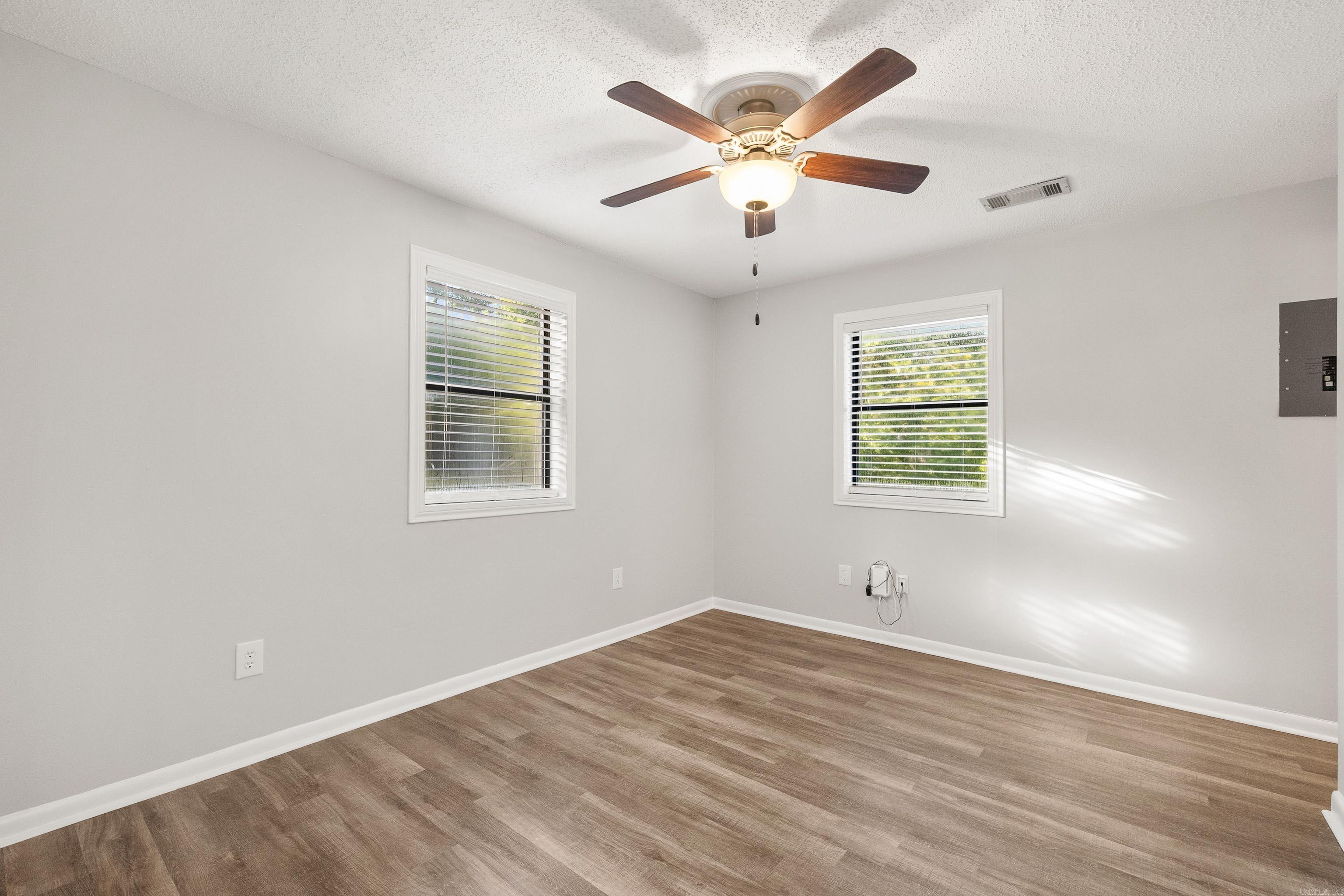 1009 Elm Street Property Photo 13