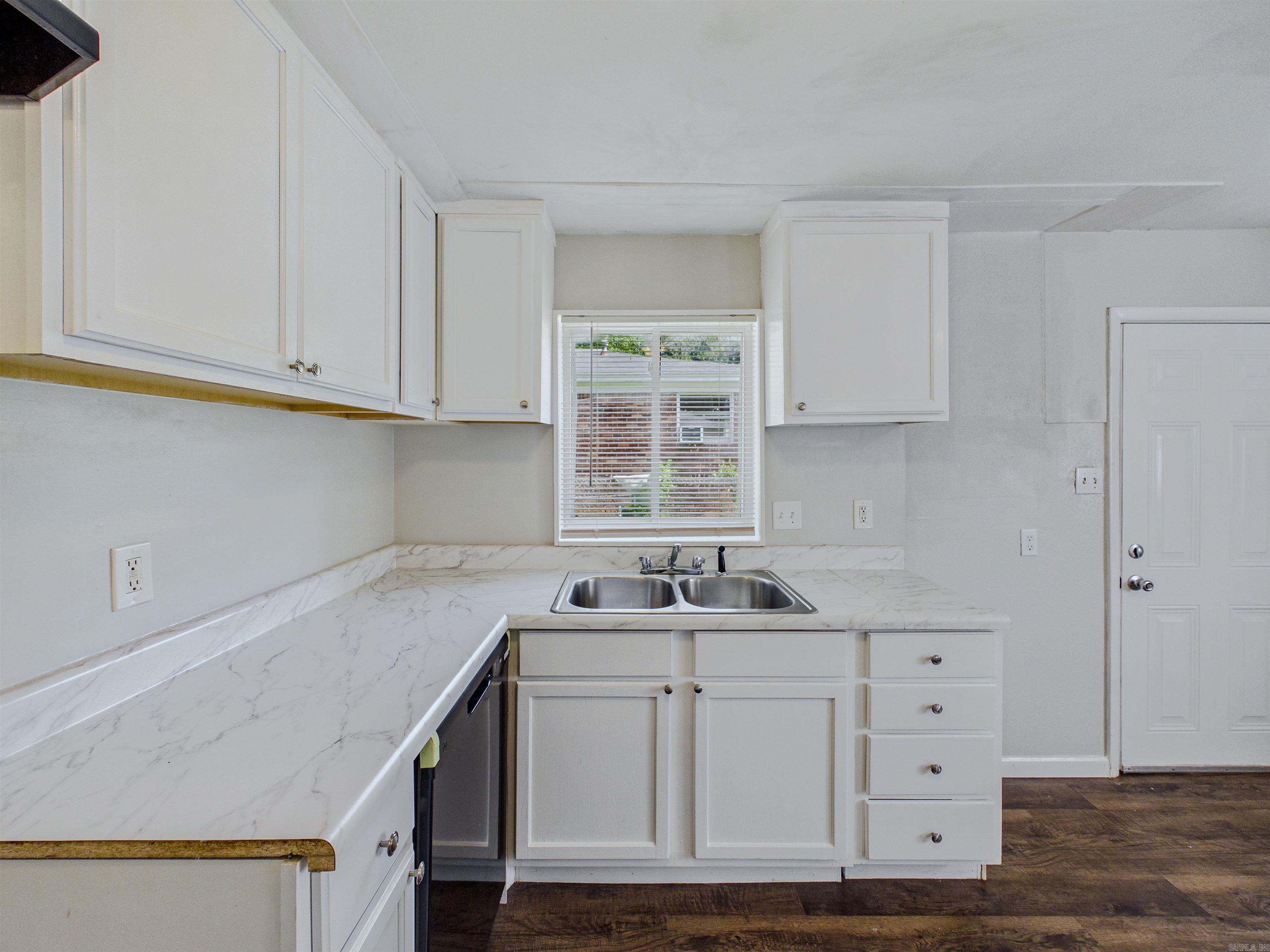 2816 Boyd Street Property Photo 4