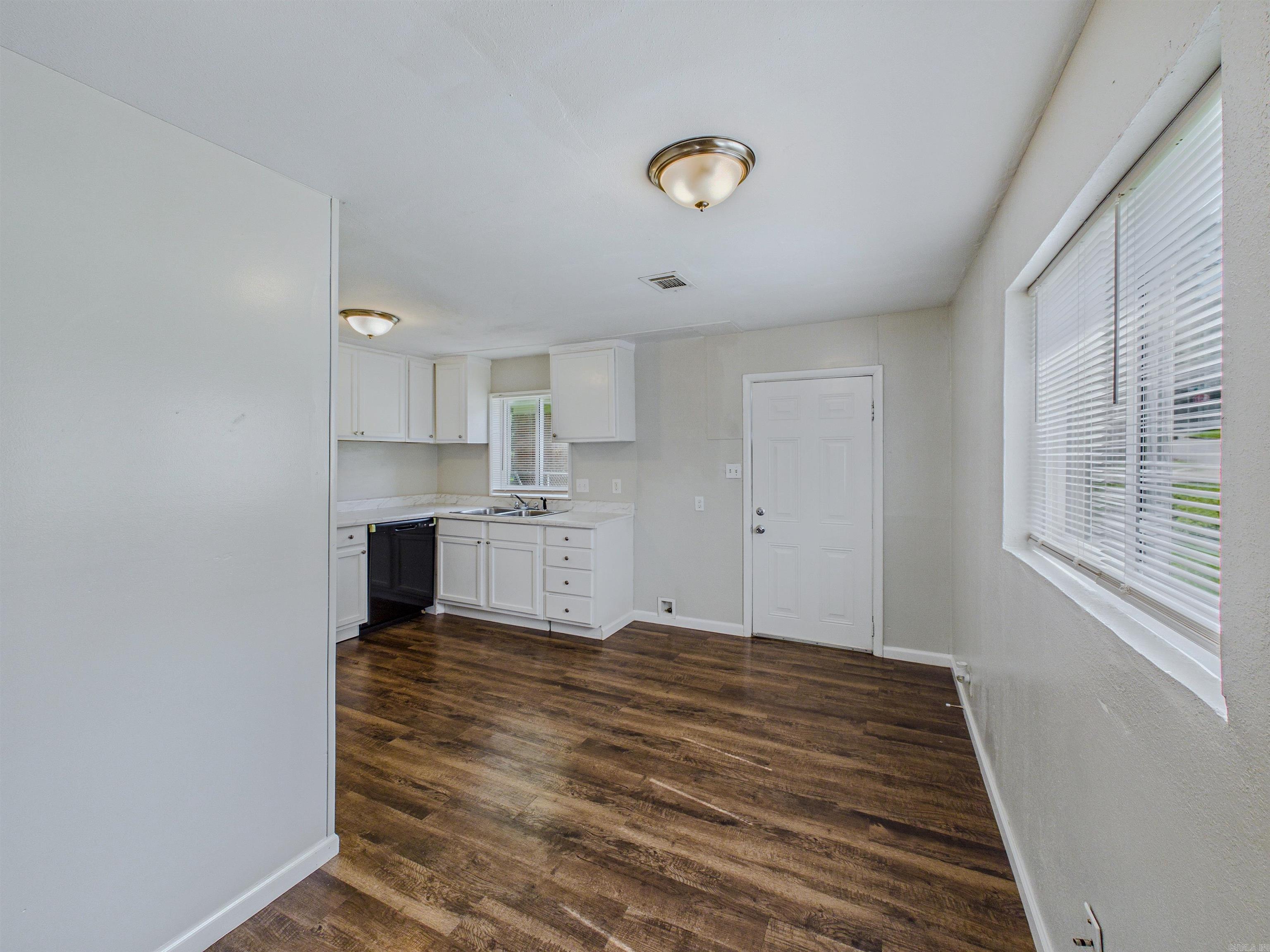 2816 Boyd Street Property Photo 5
