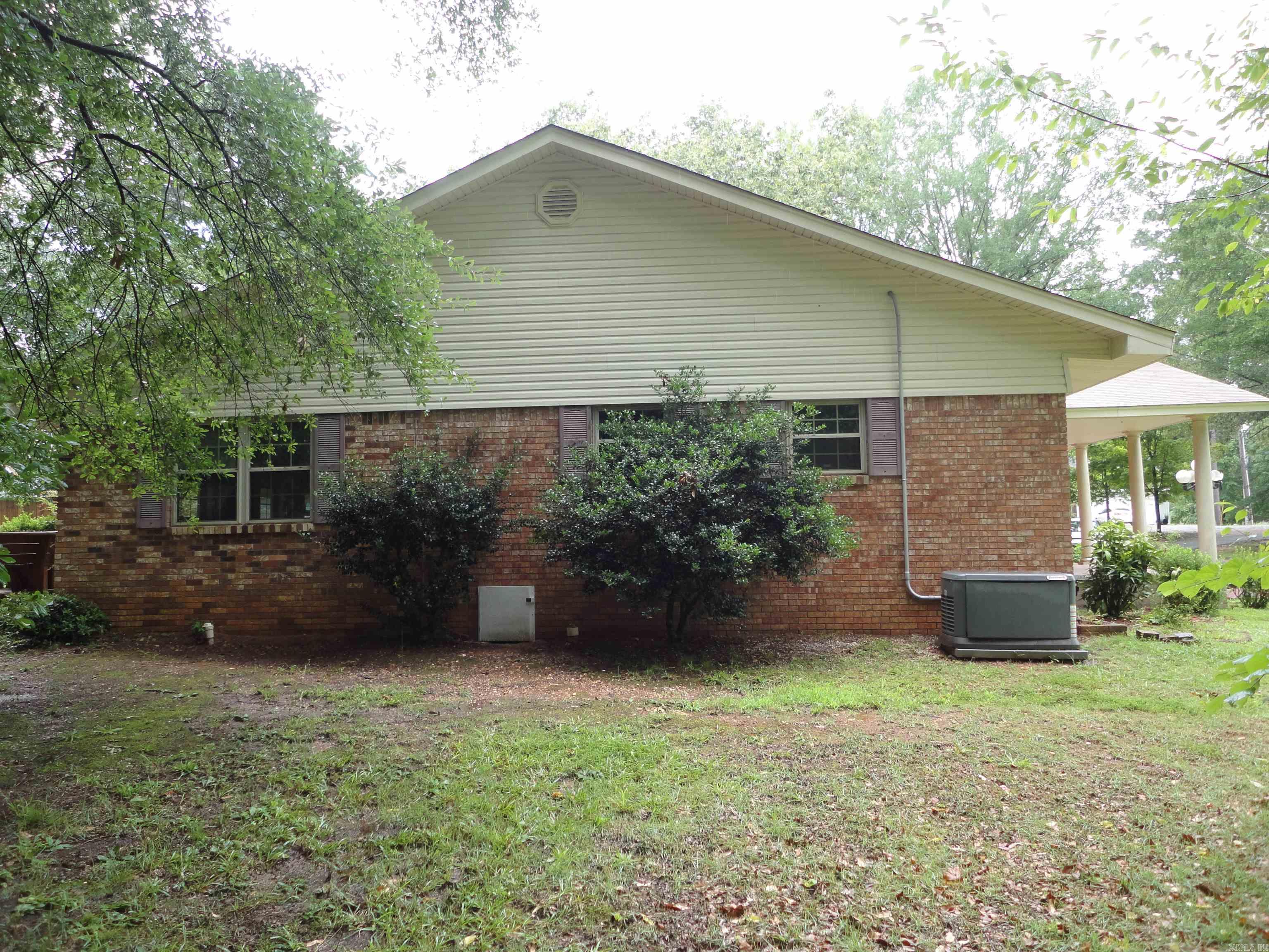 15 Stephanie Property Photo 5