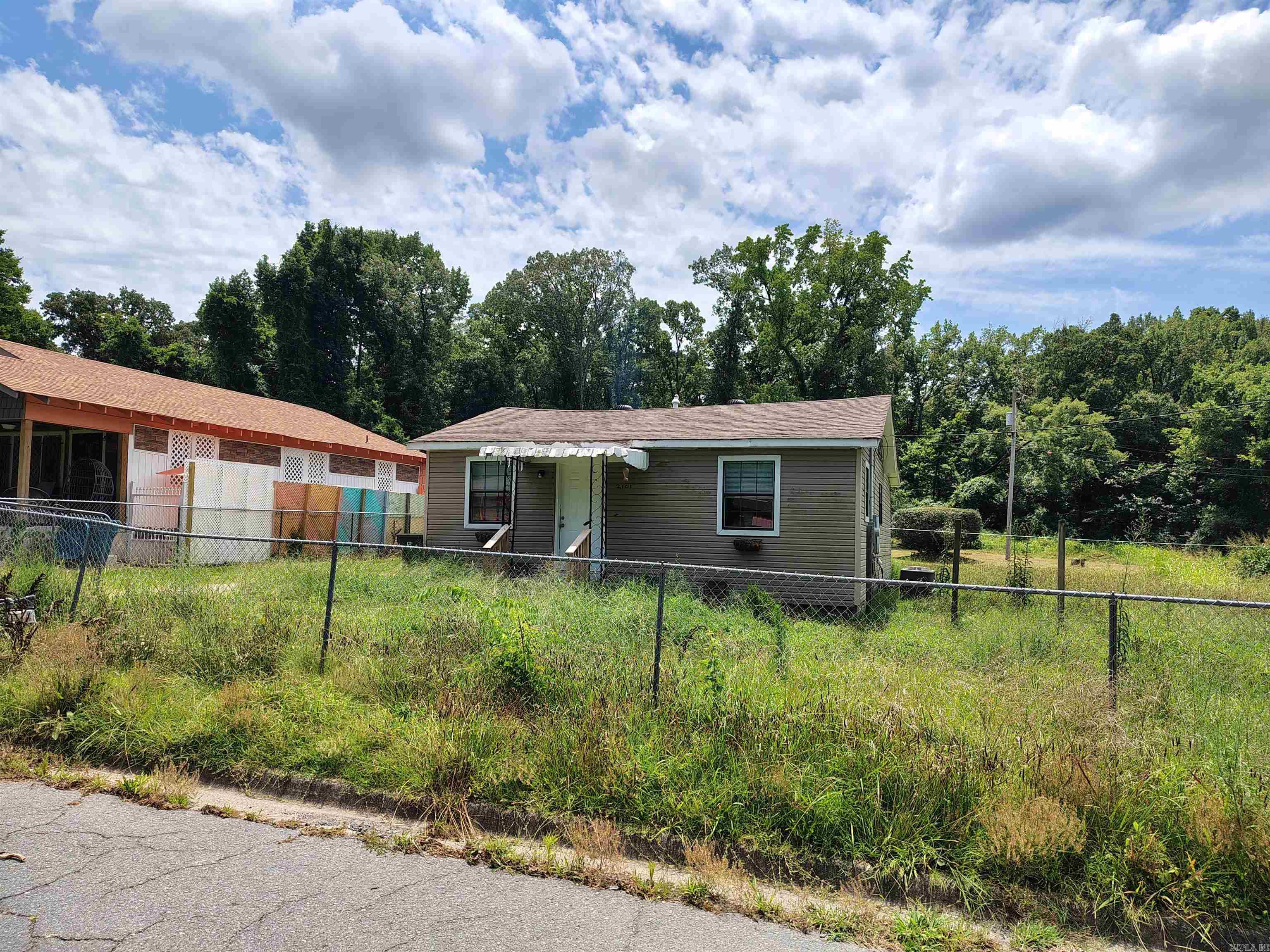 2101 Simpson Street Property Photo 2