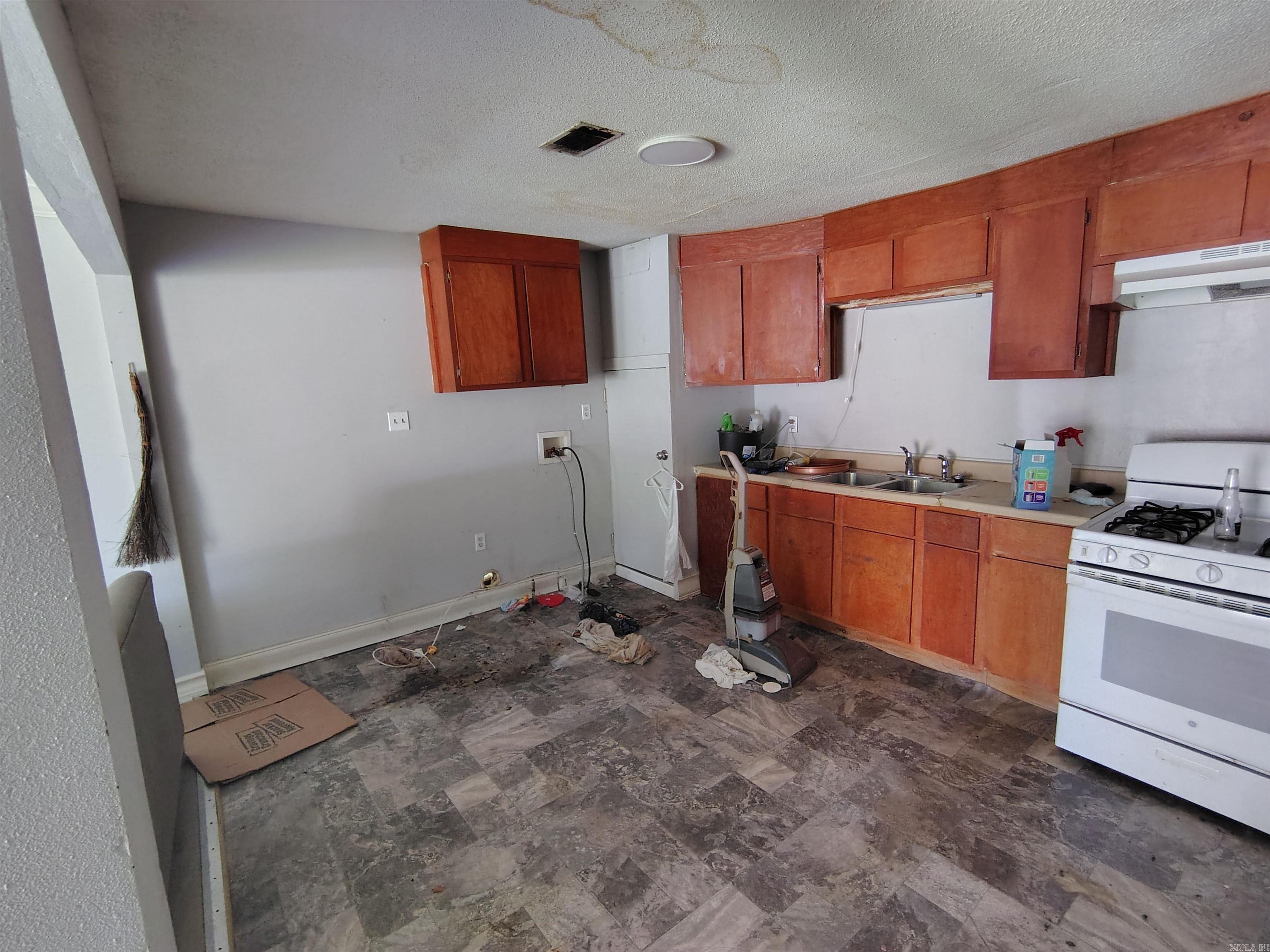 2101 Simpson Street Property Photo 17