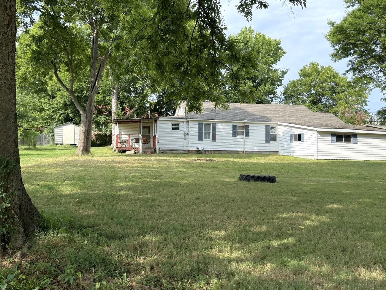 105 S Elm Property Photo 7