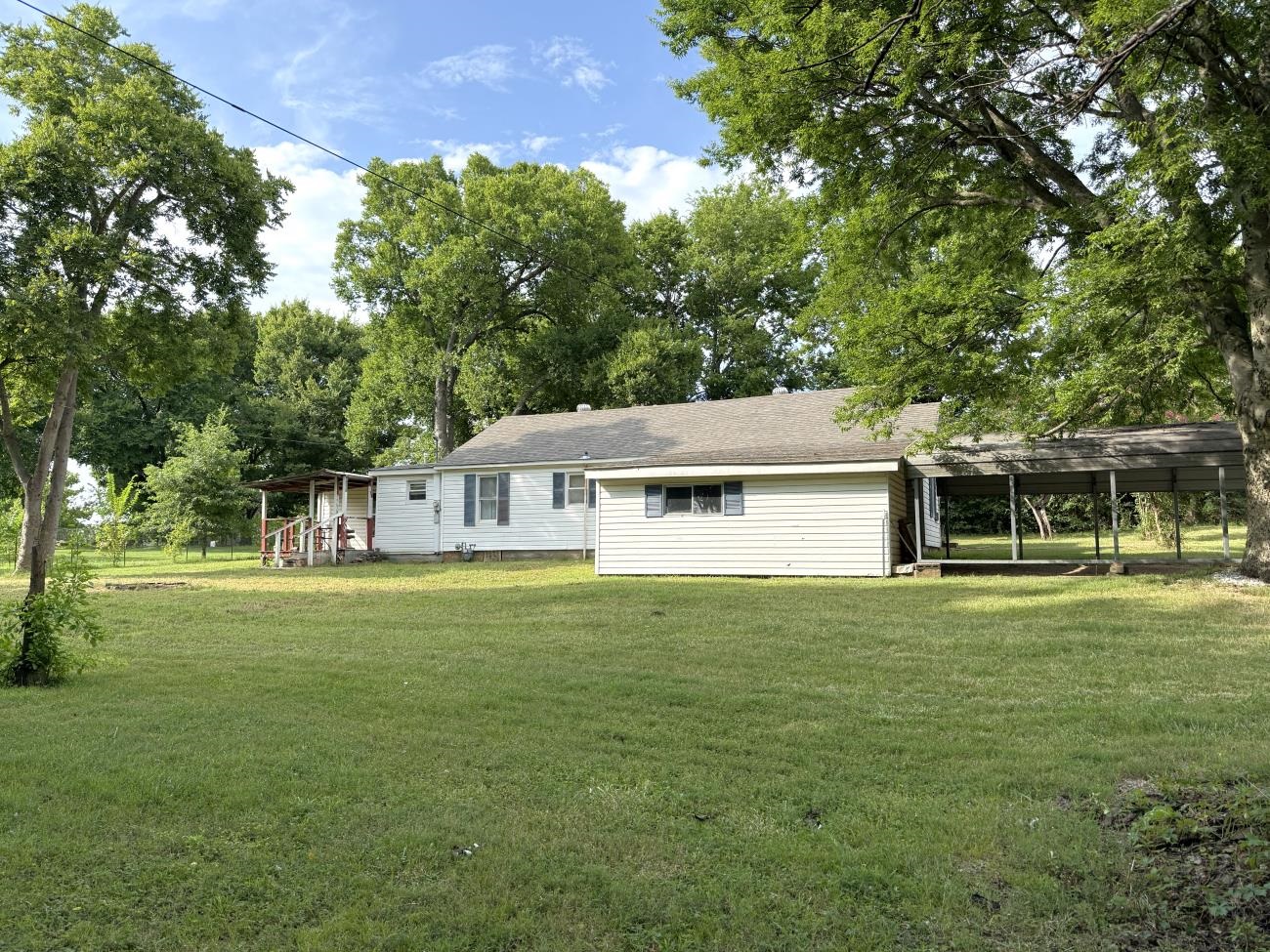 105 S Elm Property Photo 18