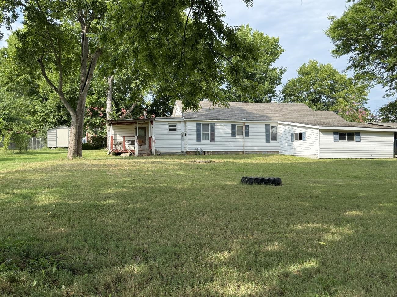 105 S Elm Property Photo 20