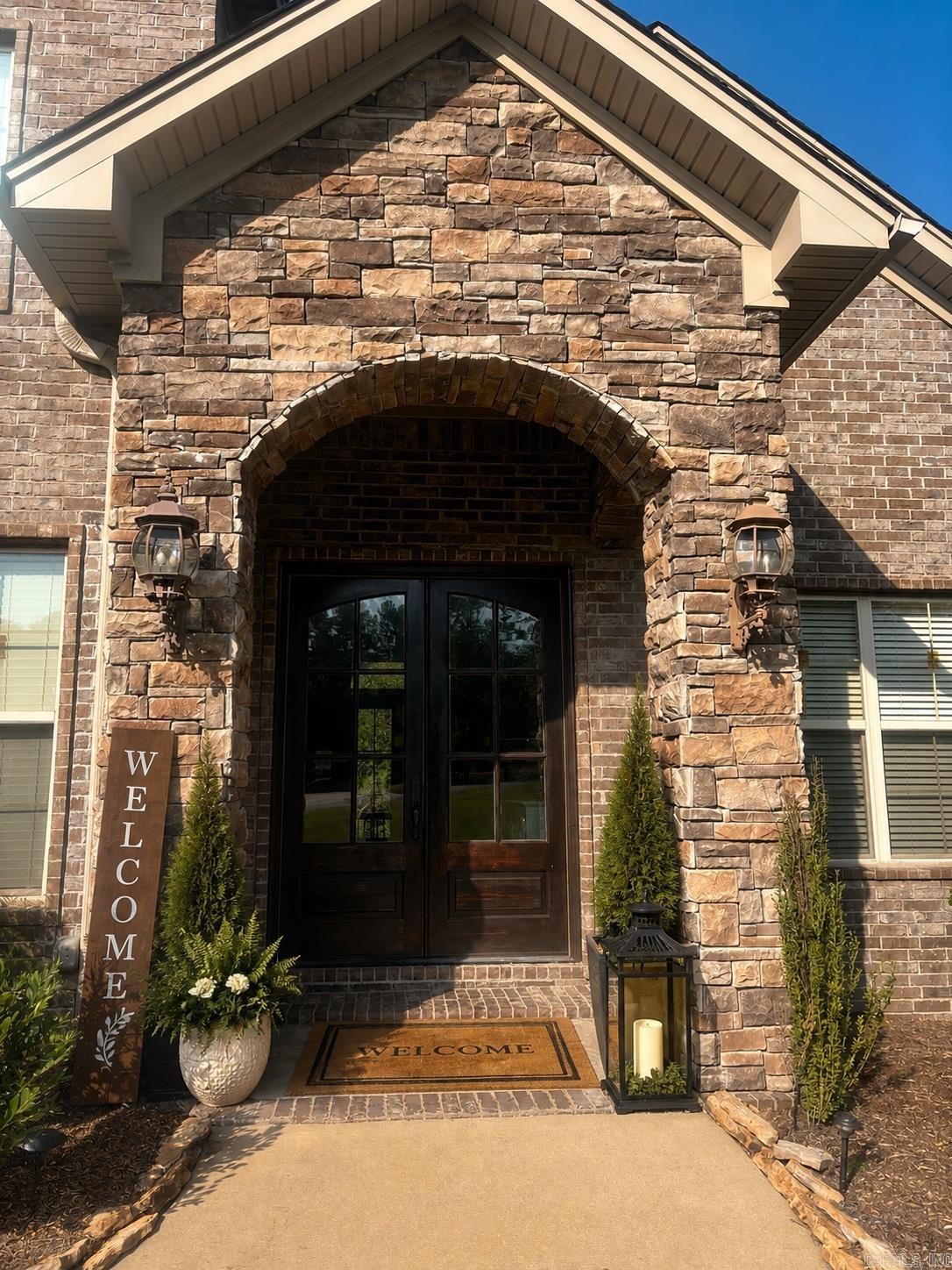 11071 Stonehill Drive Property Photo 2