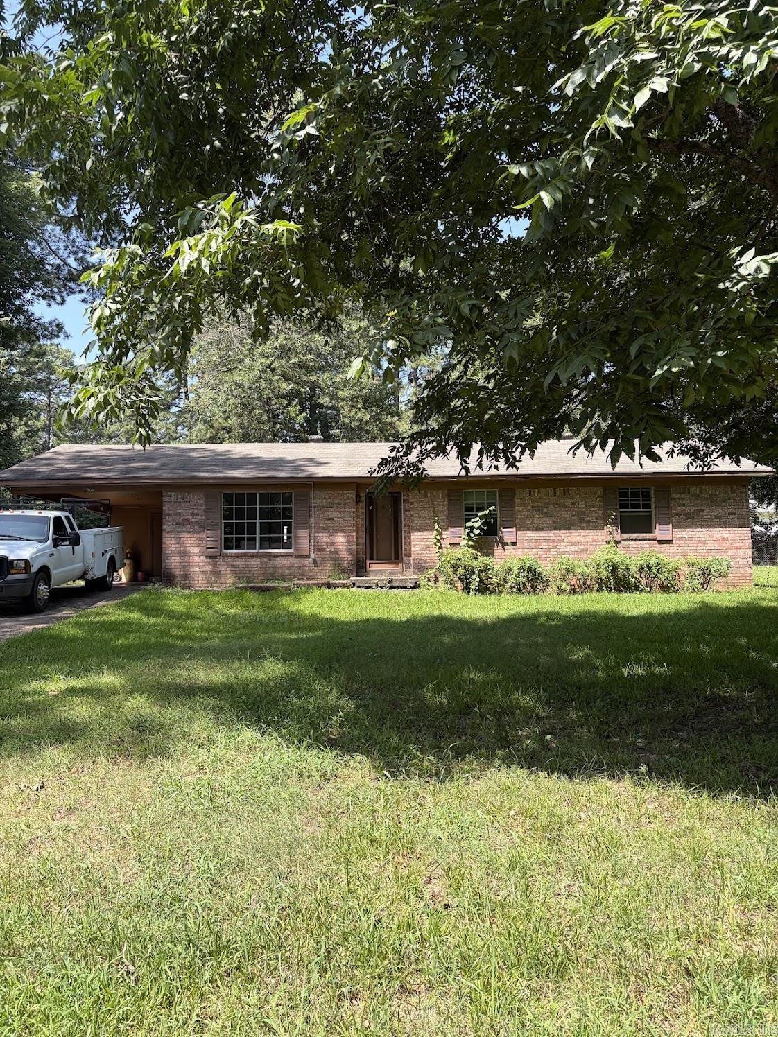 504 Newcomb Drive Property Photo 1