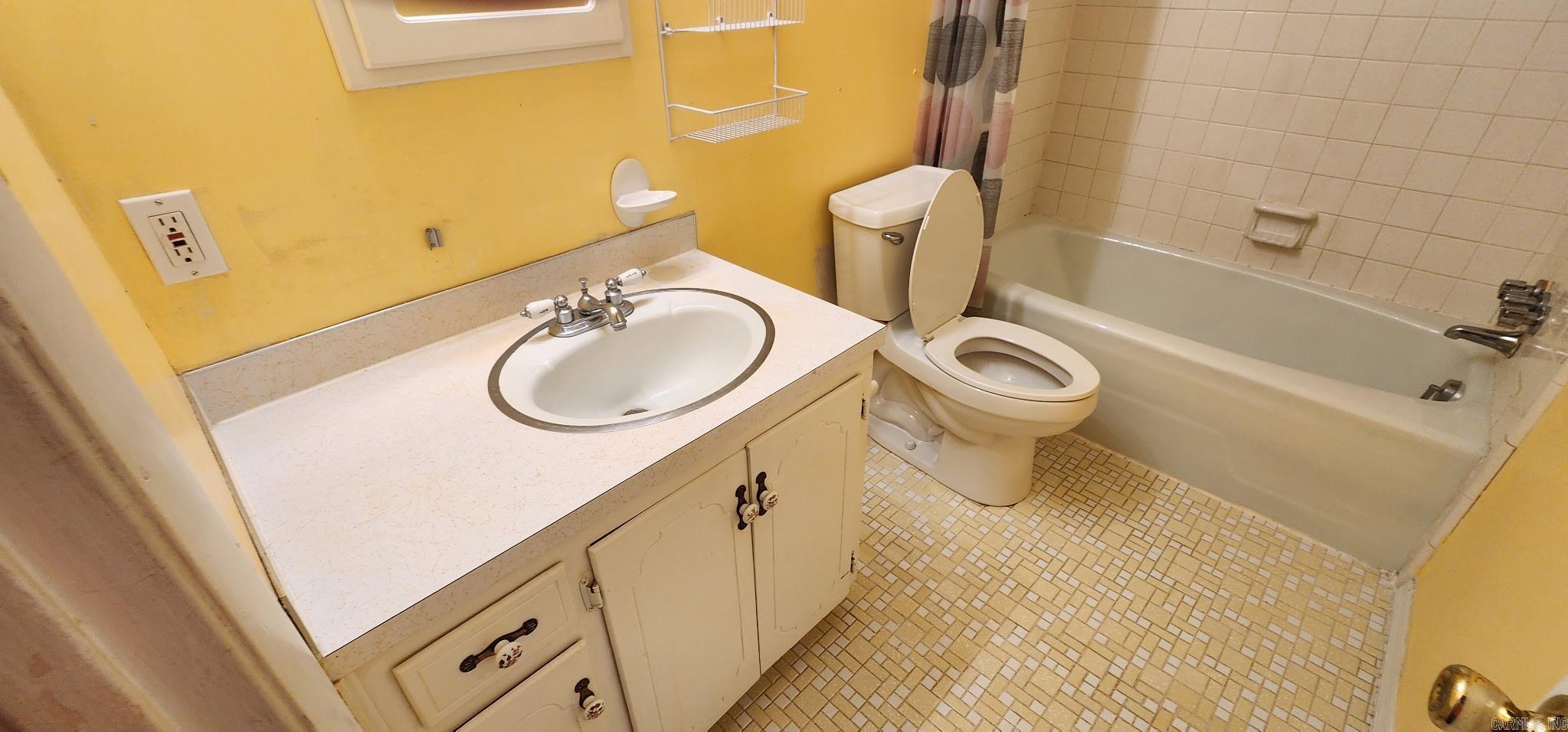 504 Newcomb Drive Property Photo 11
