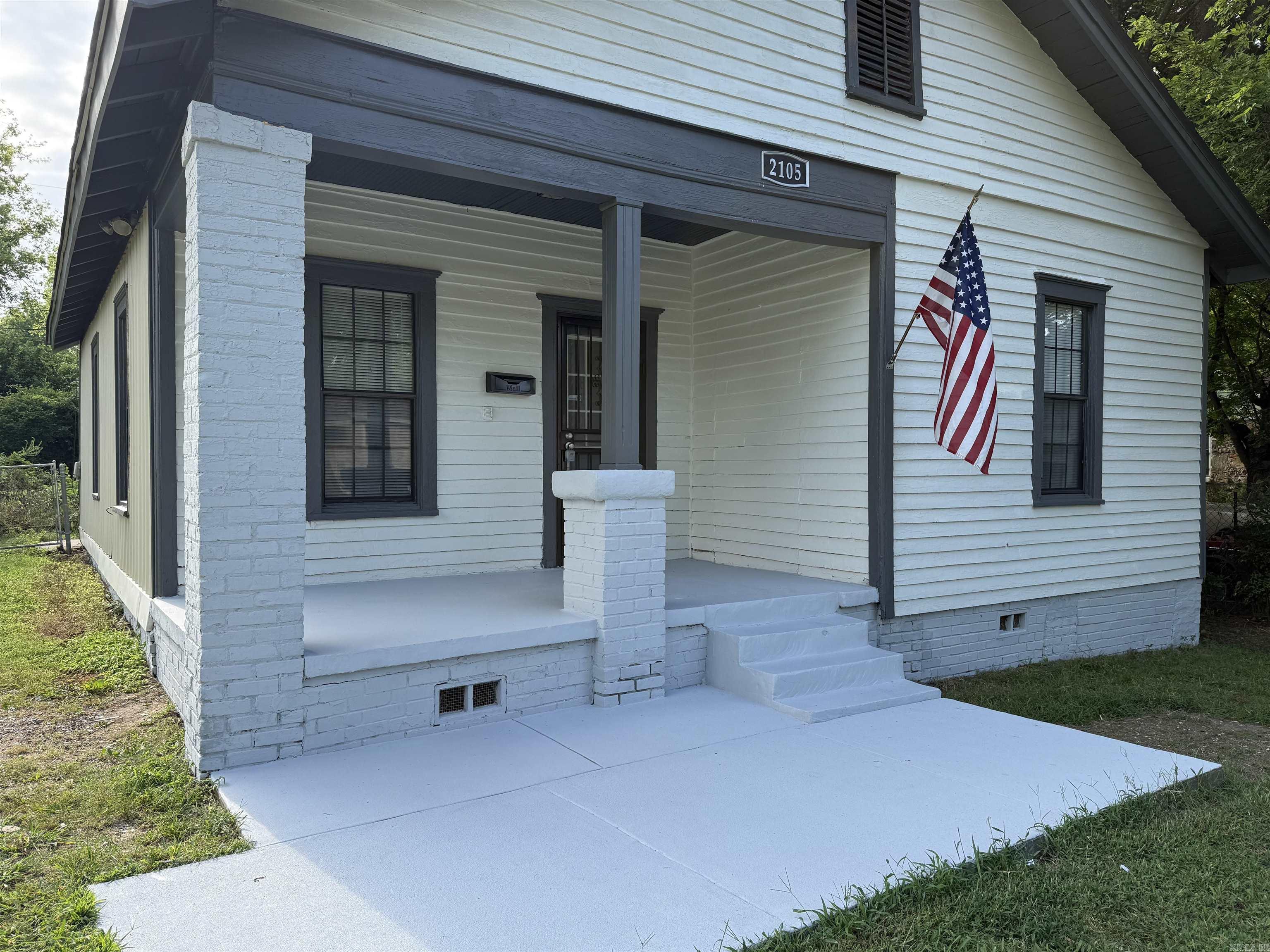 2105 Dennison Street Property Photo 2