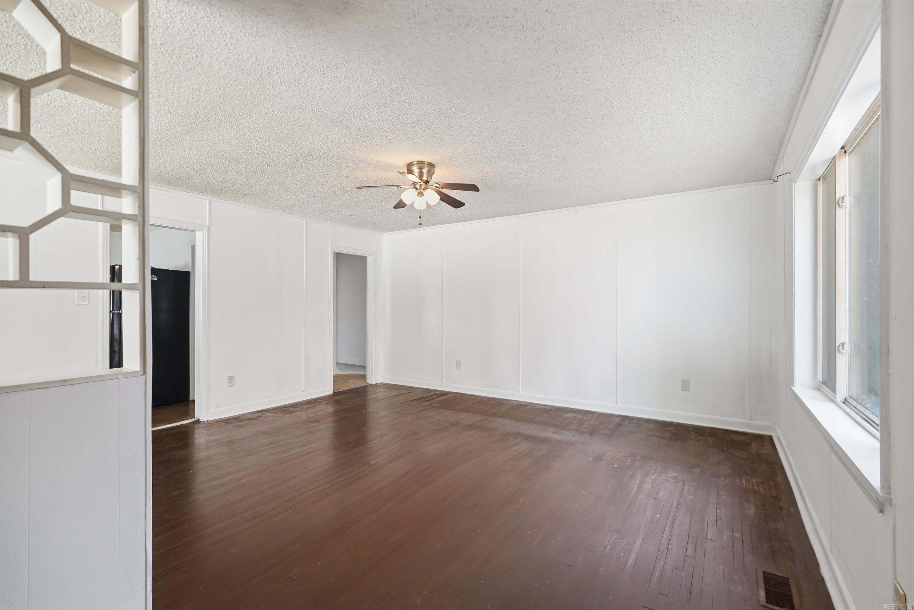 2212 Fair Park Boulevard Property Photo 7
