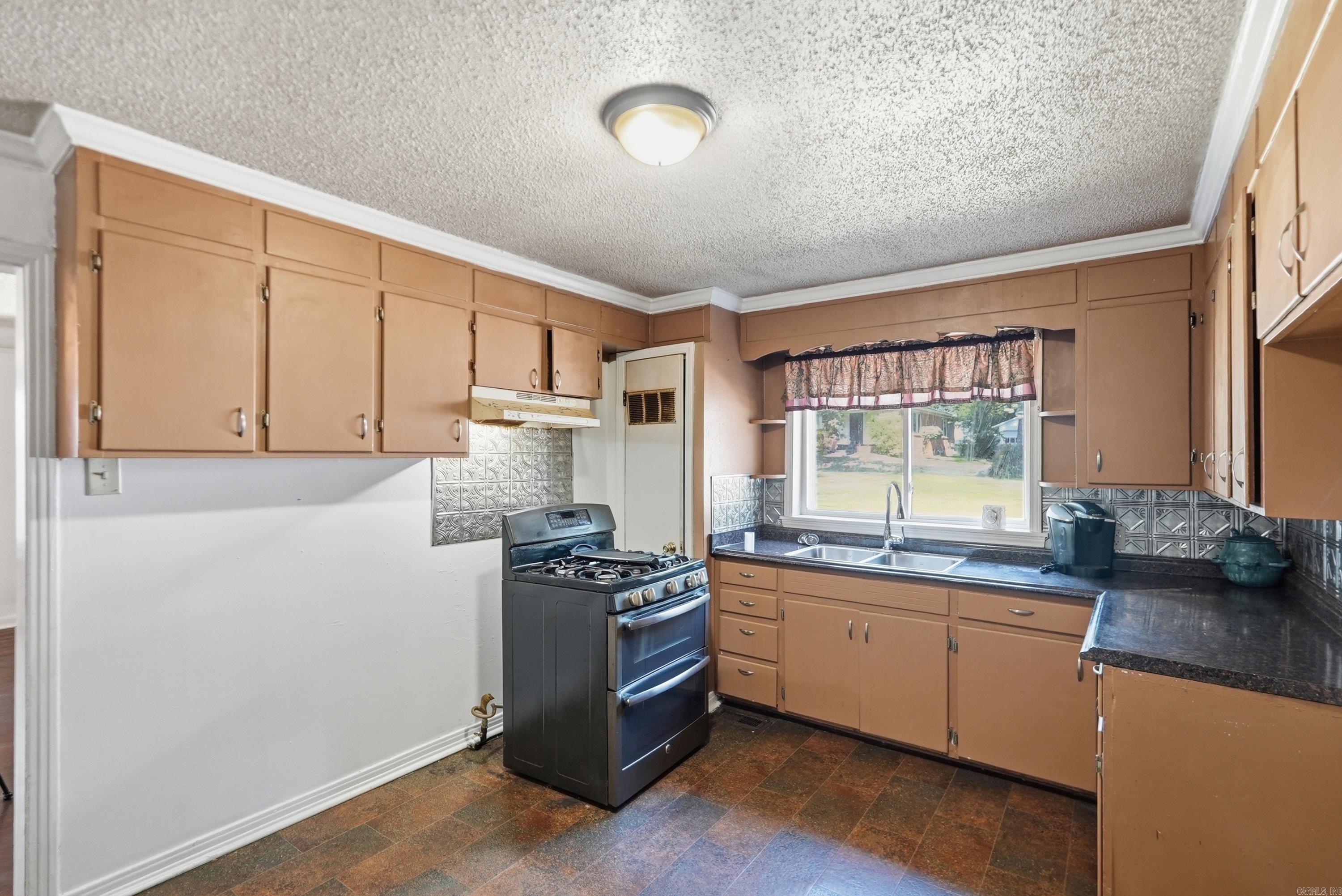 2212 Fair Park Boulevard Property Photo 12