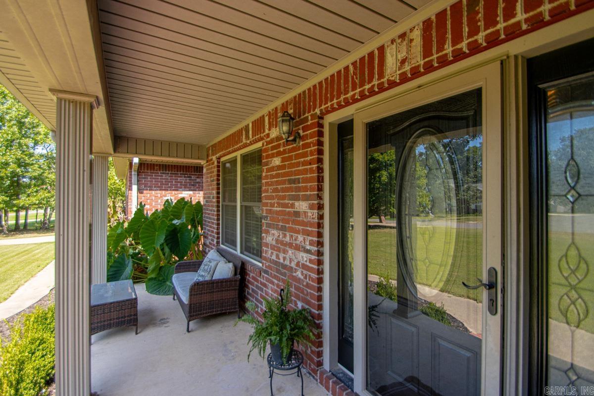 104 Parkway Square Property Photo 4