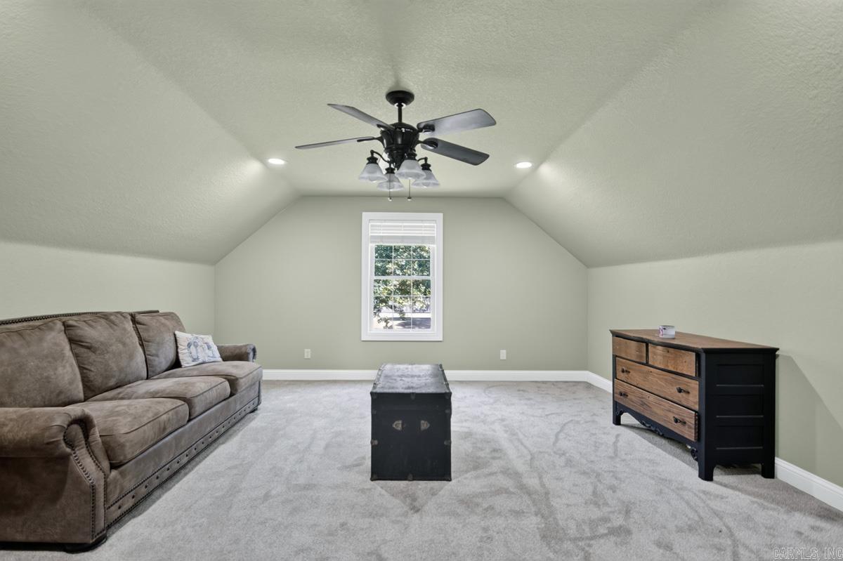 104 Parkway Square Property Photo 23