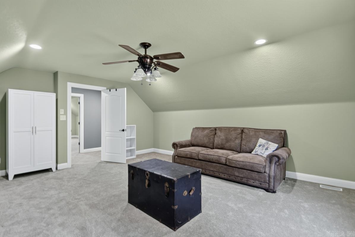 104 Parkway Square Property Photo 24