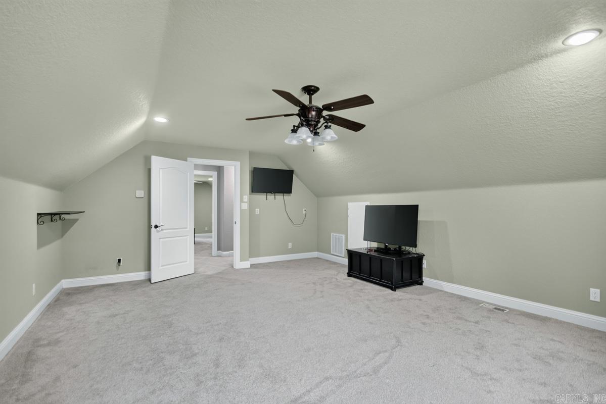 104 Parkway Square Property Photo 25