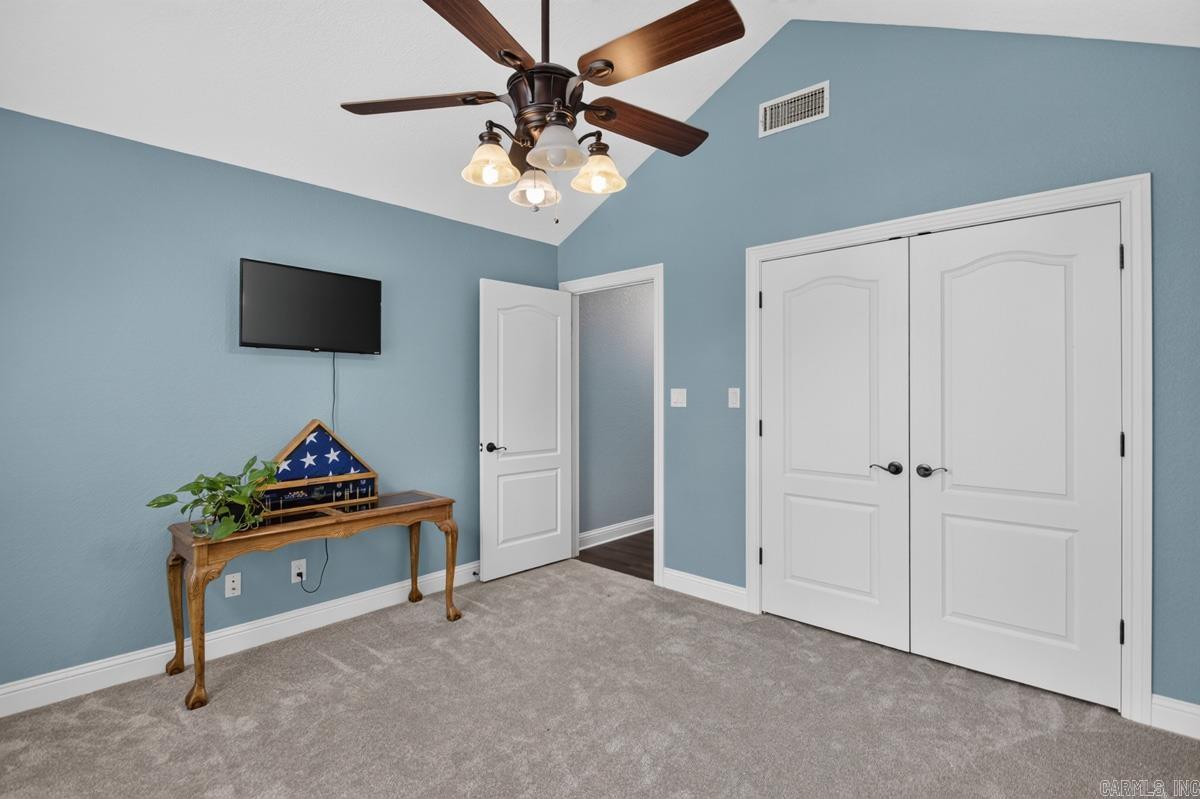 104 Parkway Square Property Photo 28