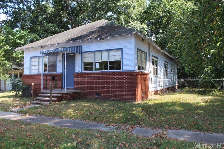 307 E Holly Street Property Photo 5