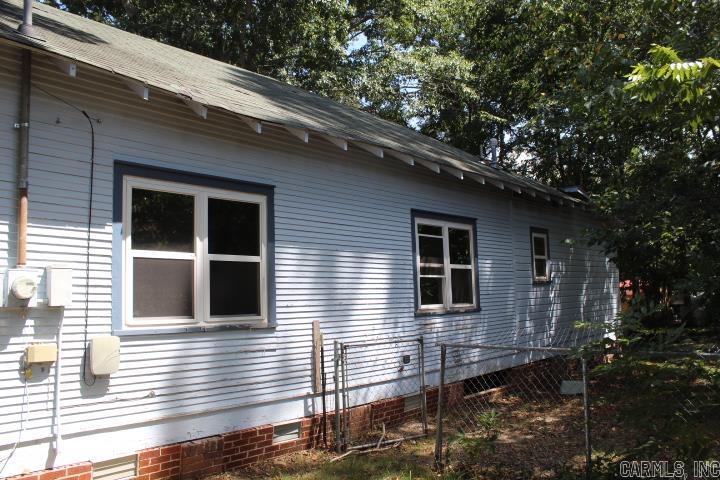 307 E Holly Street Property Photo 6