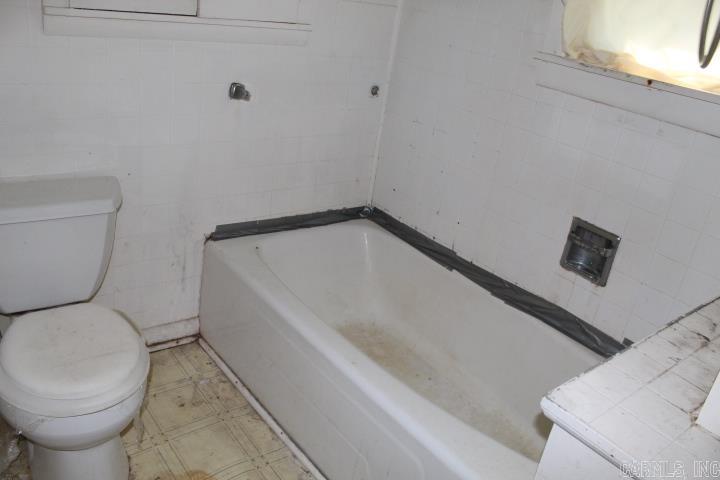 307 E Holly Street Property Photo 35