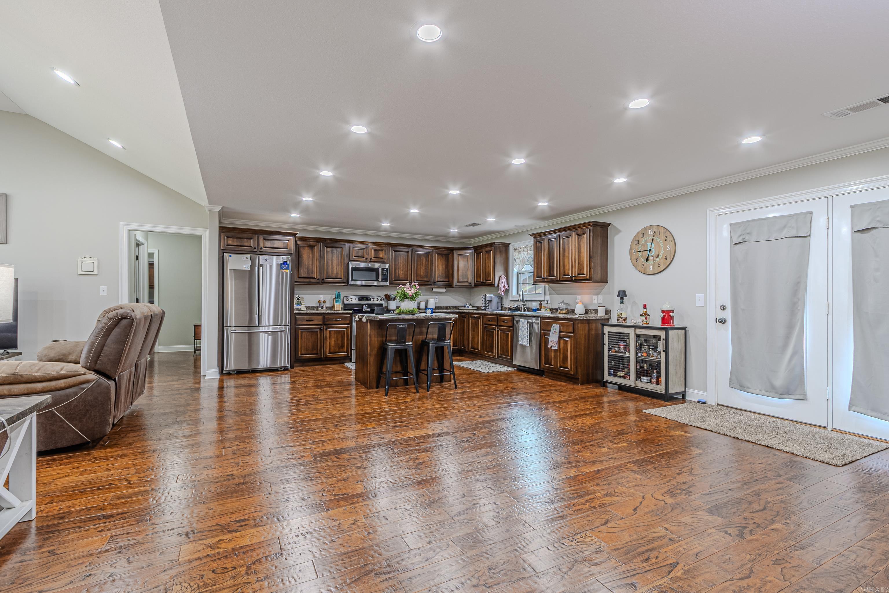 4402 Ridgefield Property Photo 3