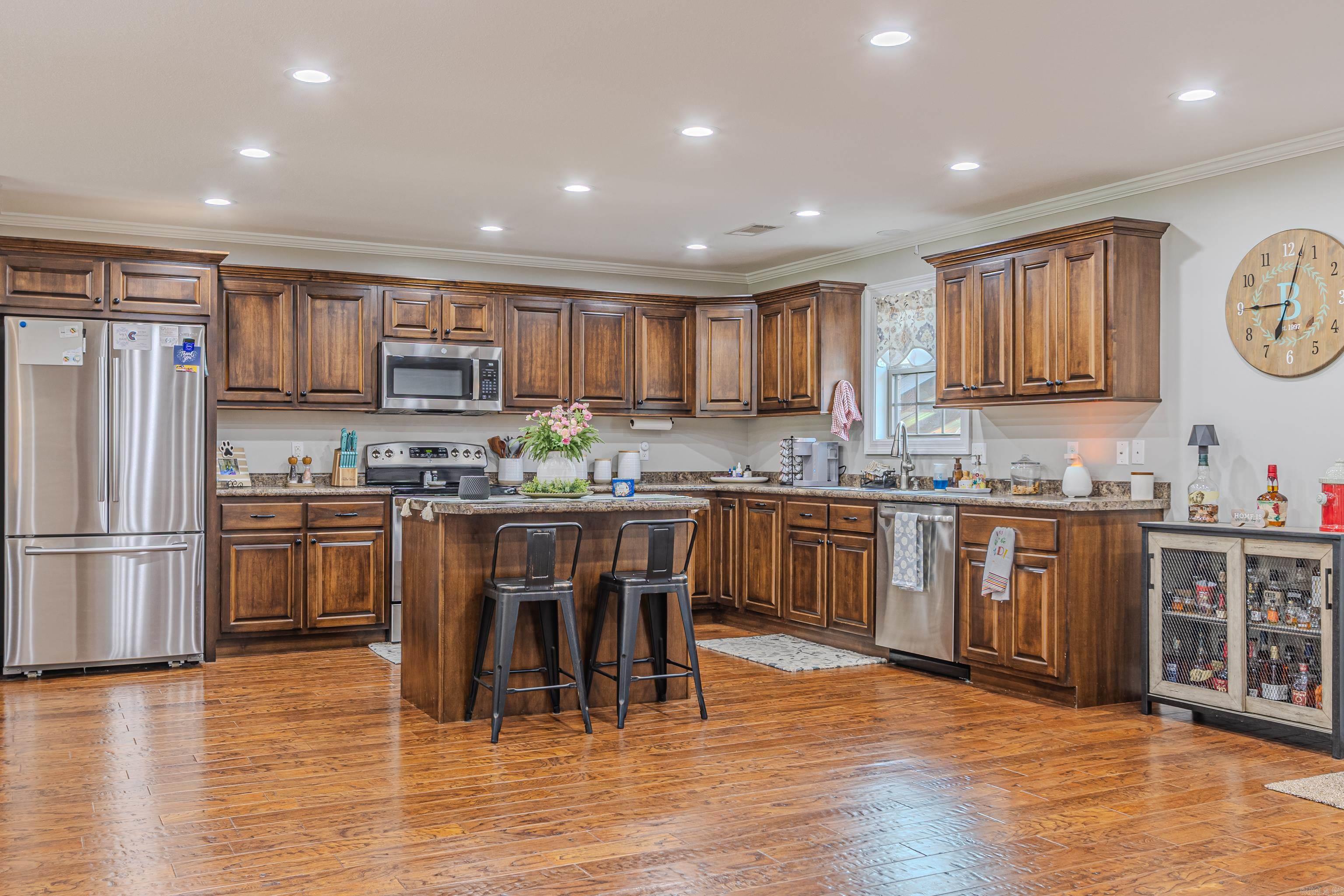 4402 Ridgefield Property Photo 4