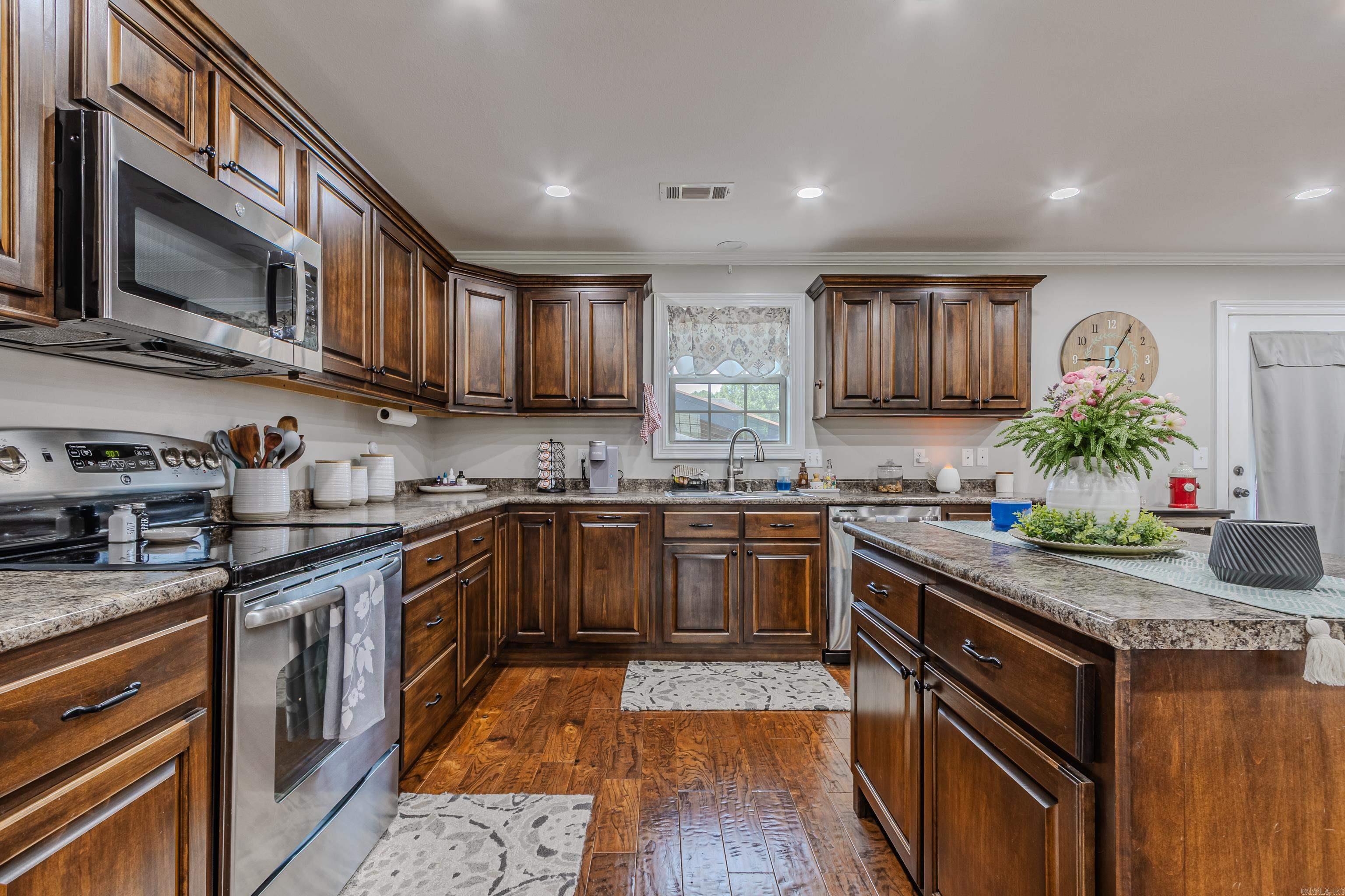 4402 Ridgefield Property Photo 8