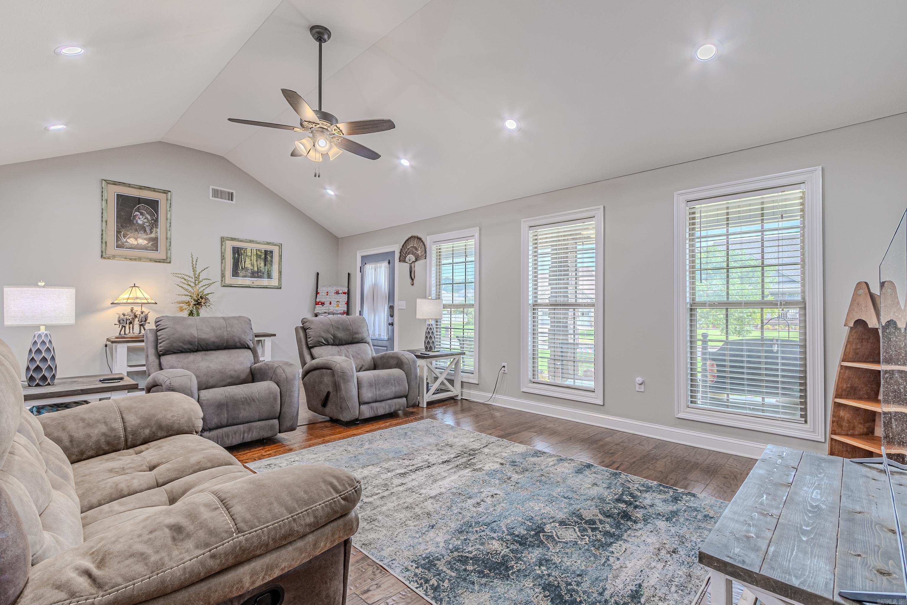4402 Ridgefield Property Photo 15