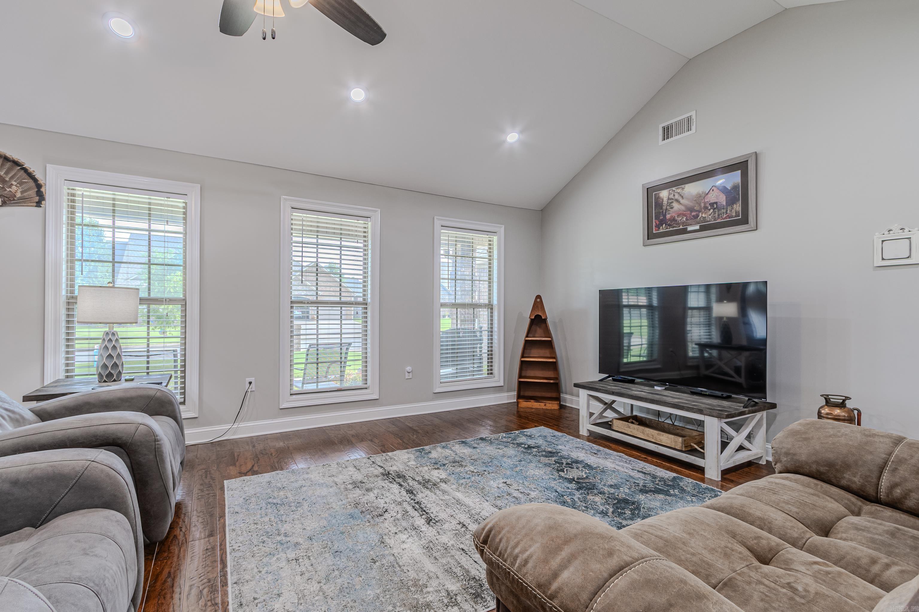4402 Ridgefield Property Photo 16