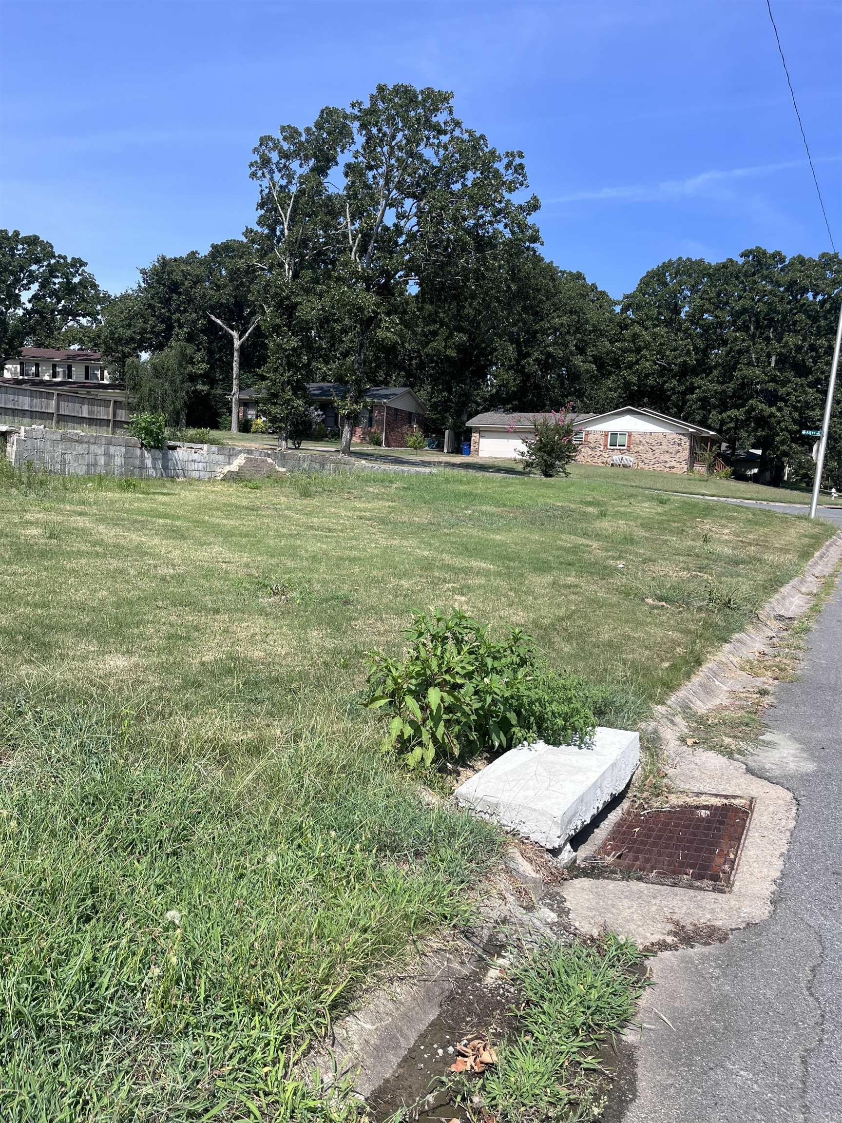 1800 Saratoga Property Photo 2