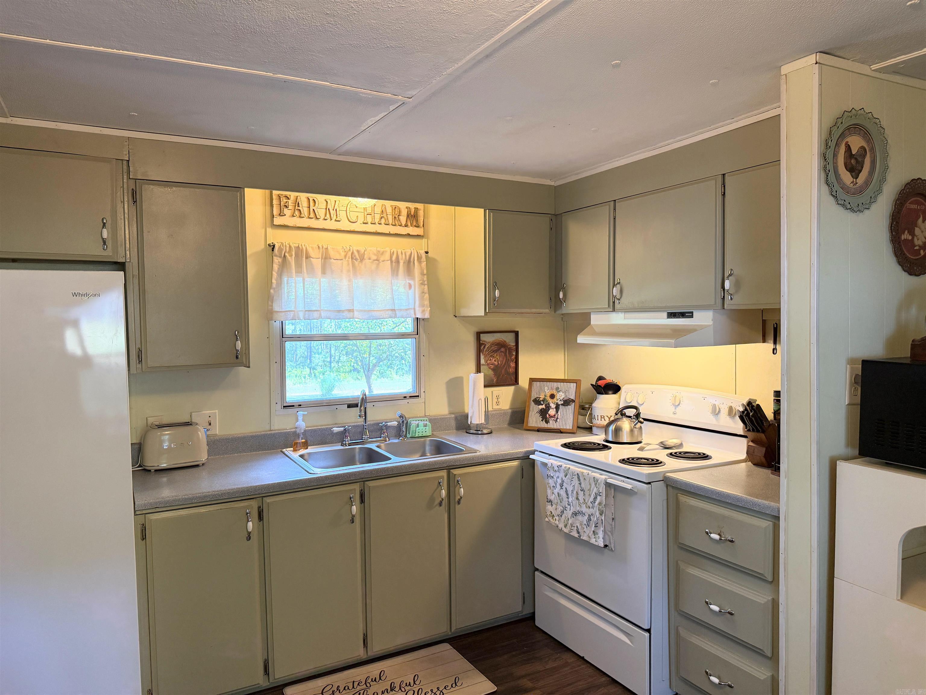 967 Uellner Road Property Photo 6