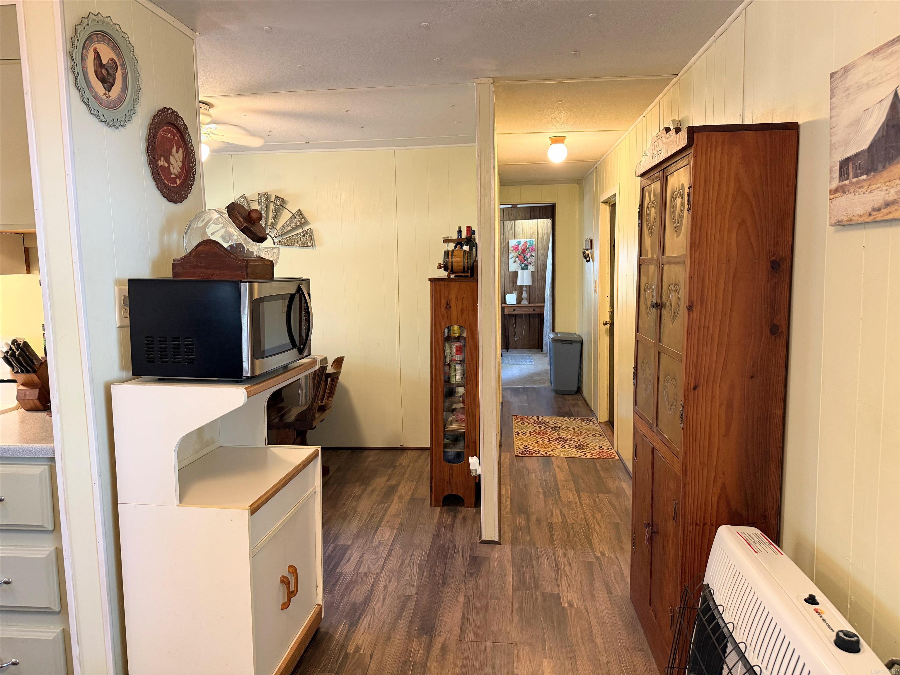 967 Uellner Road Property Photo 8